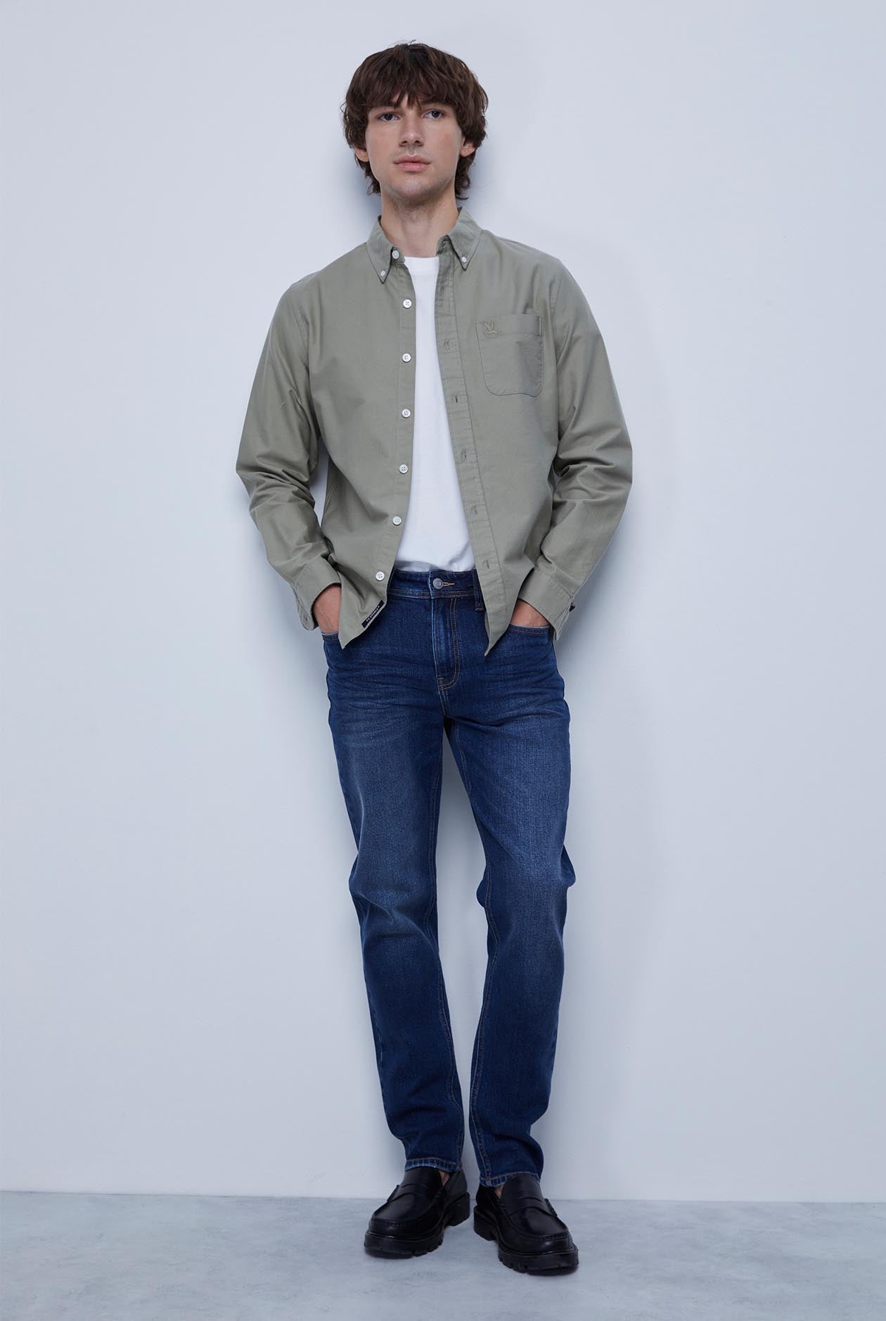 MEDIUM WASH SLIM FIT JEANS