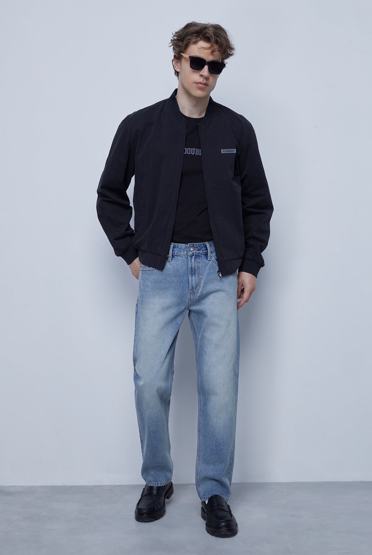 MEDIUM BLUE WASH RUST TINT STRAIGHT FIT JEANS