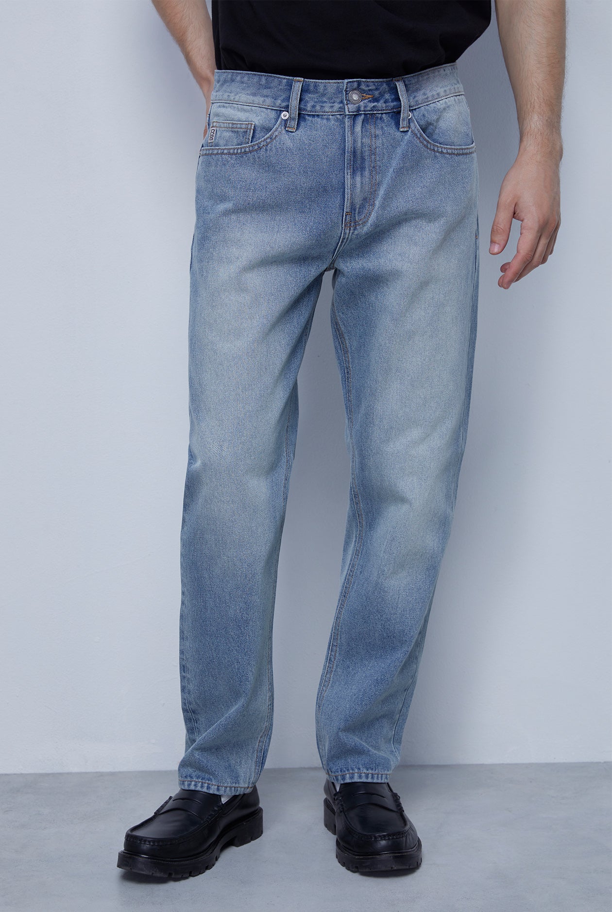 MEDIUM BLUE WASH RUST TINT STRAIGHT FIT JEANS