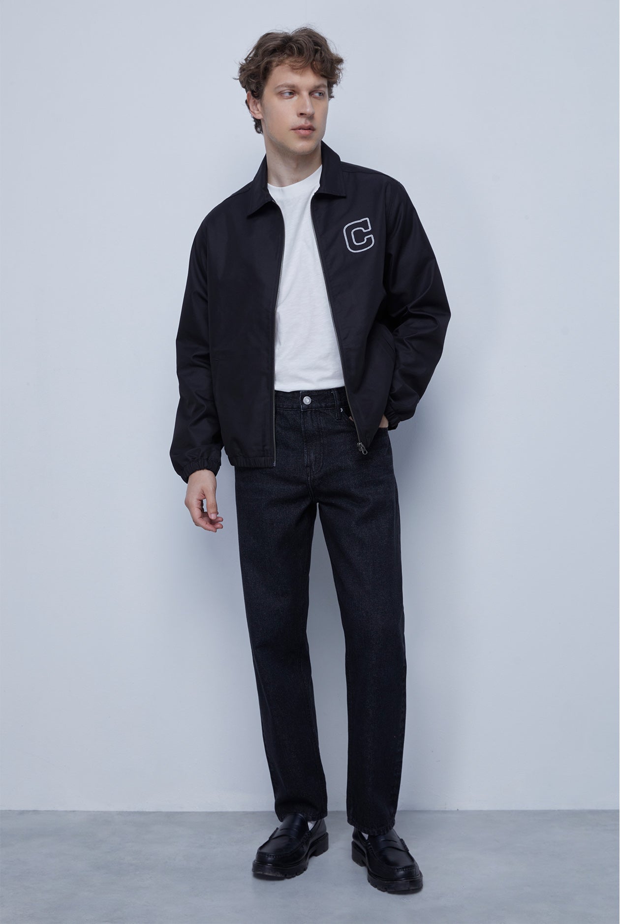 BLACK WASH STRAIGHT FIT JEANS