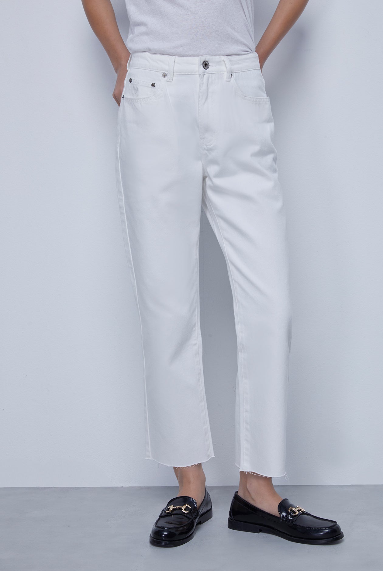 CROPPED STRAIGHT LEG JEANS