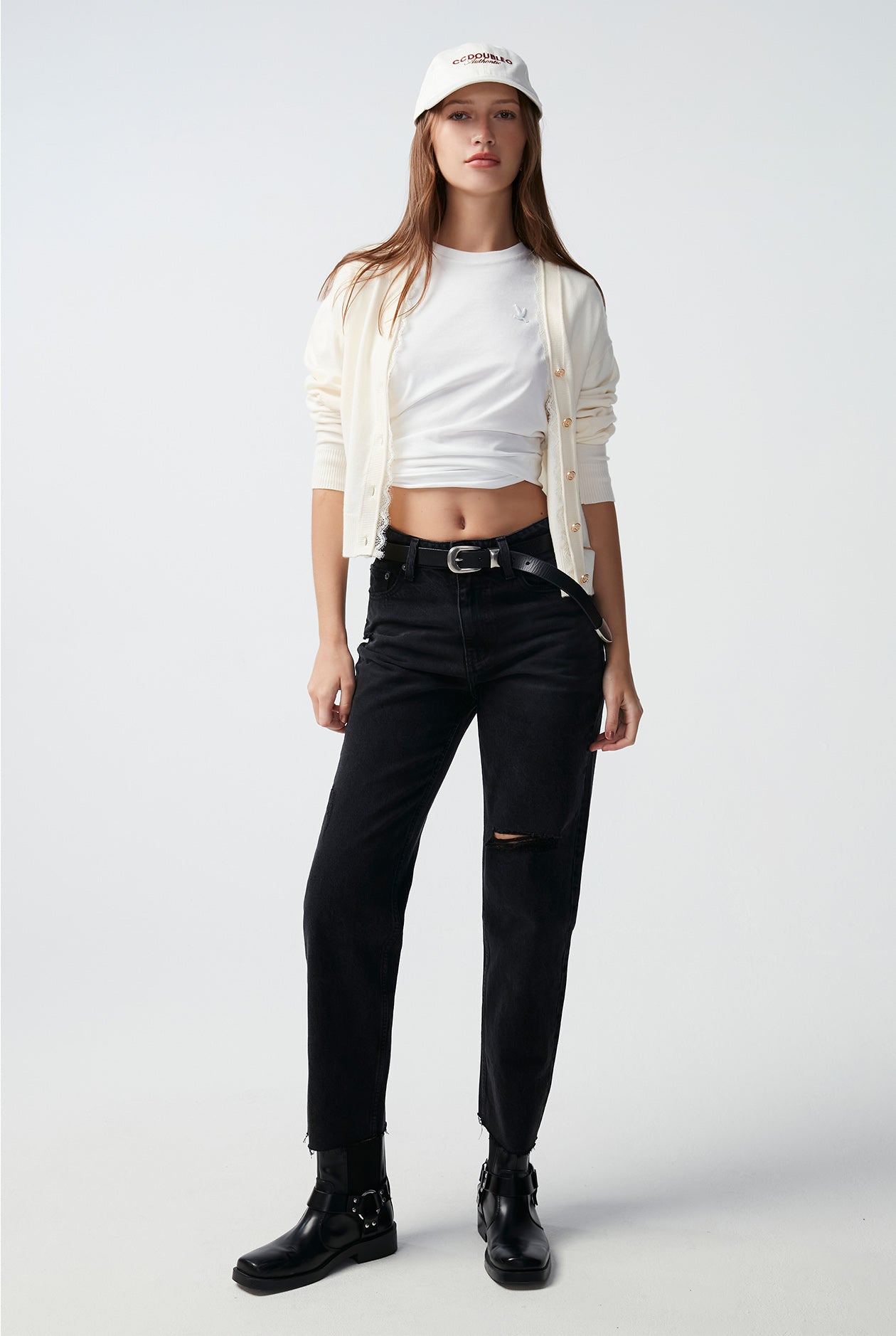 DISTRESSED STRAIGHT LEG JEANS