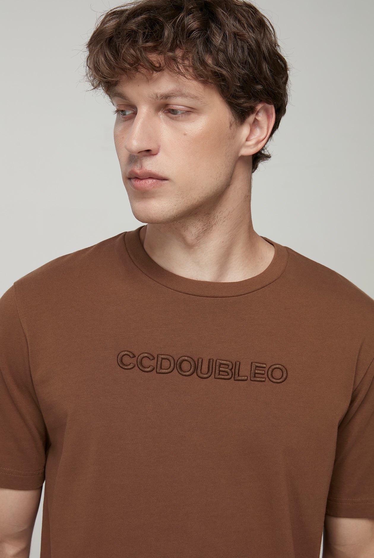 CHEST CENTER LOGO BASIC TEE