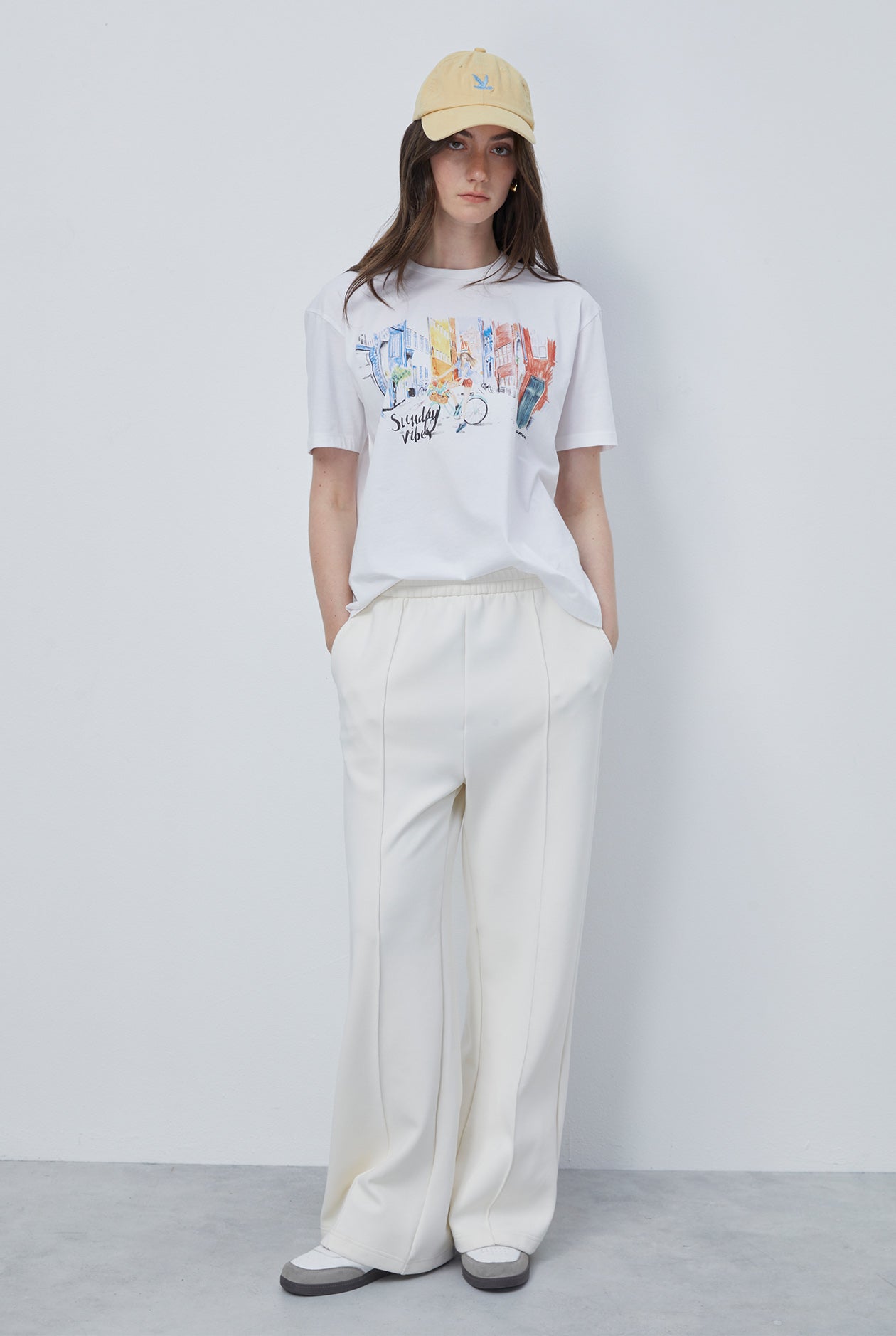 SUNDAY VIBES GRAPHIC TEE