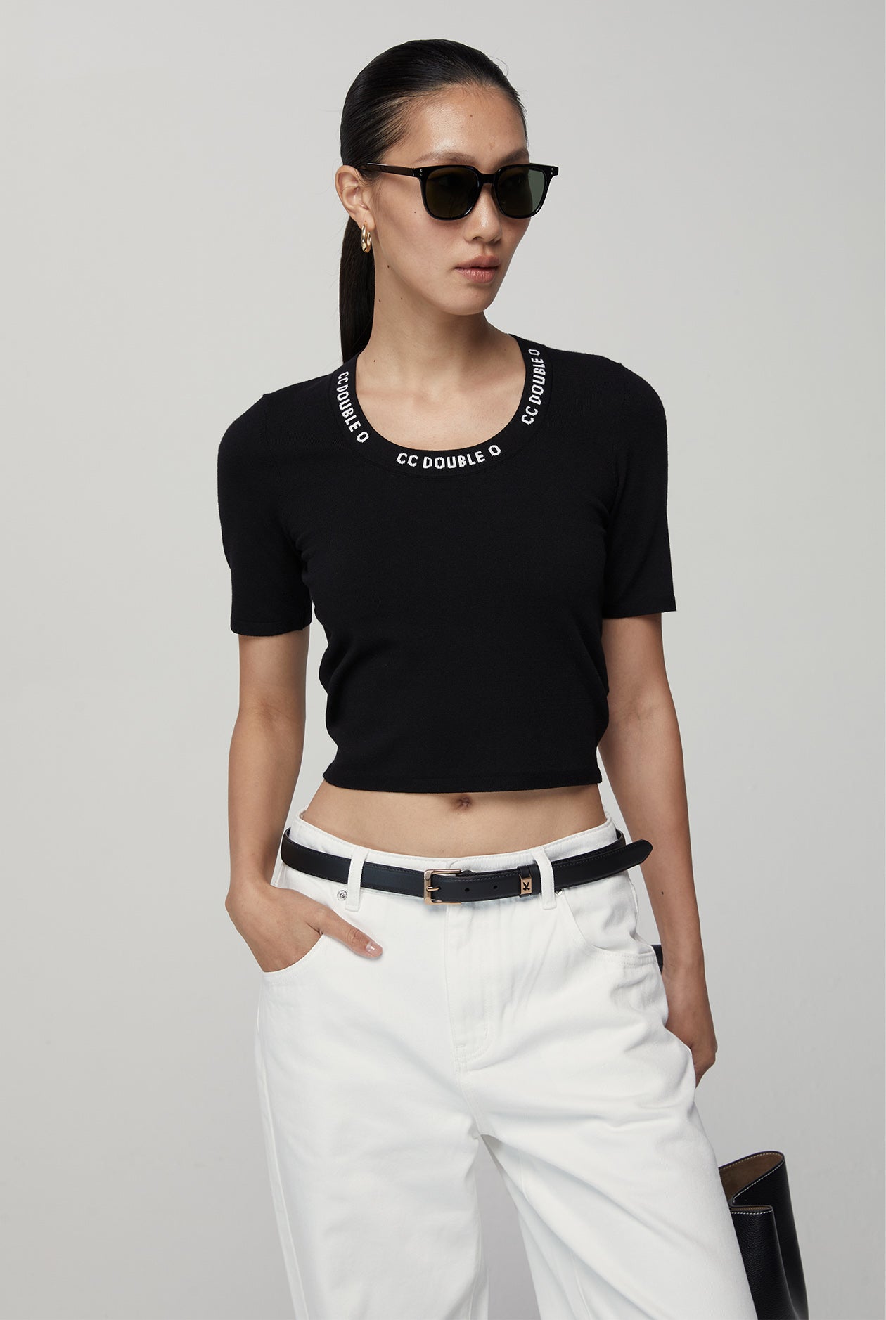 SCOOP NECK LOGO KNITTED TEE