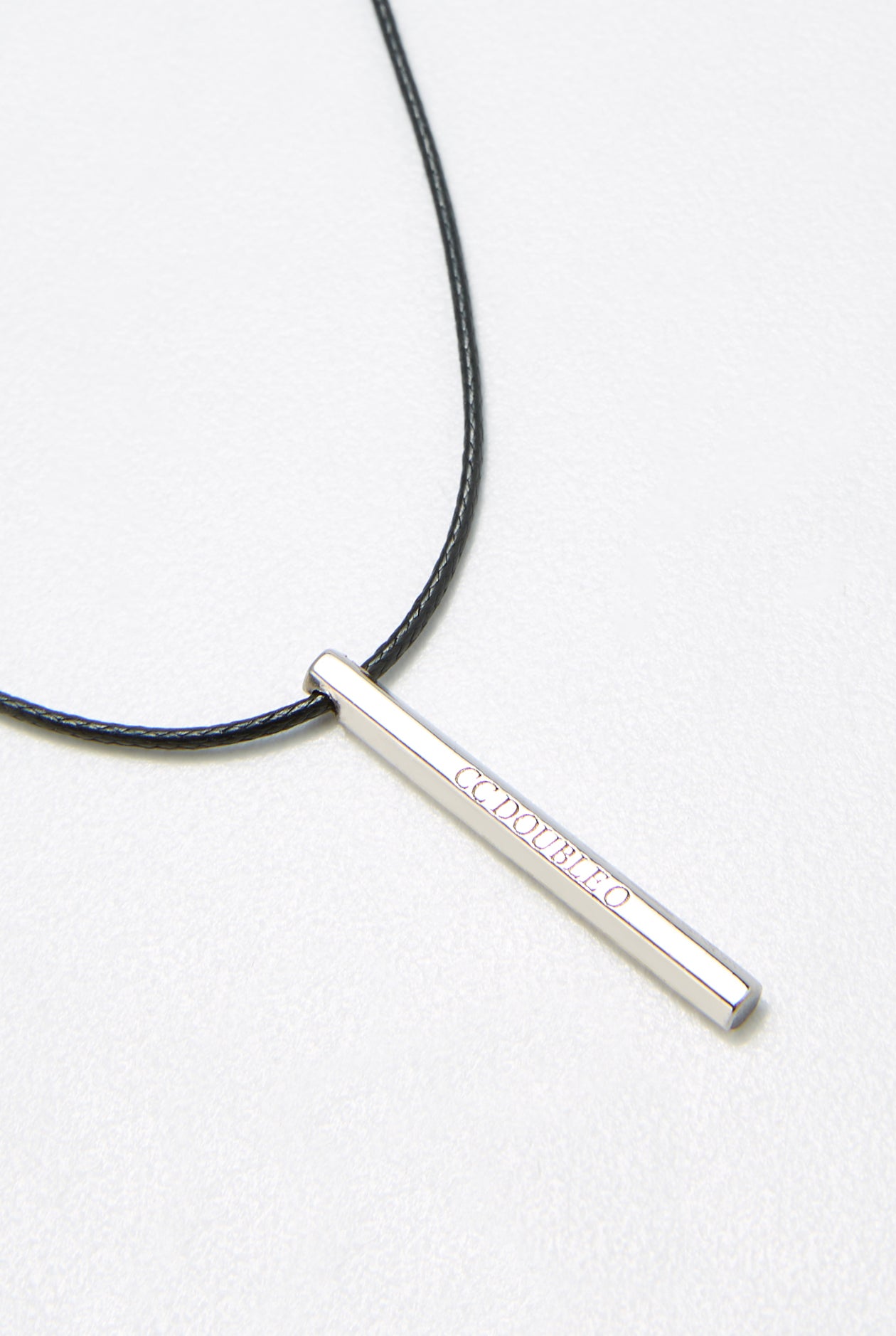 LEATHER CORD NECKLACE WITH LOGO TAG