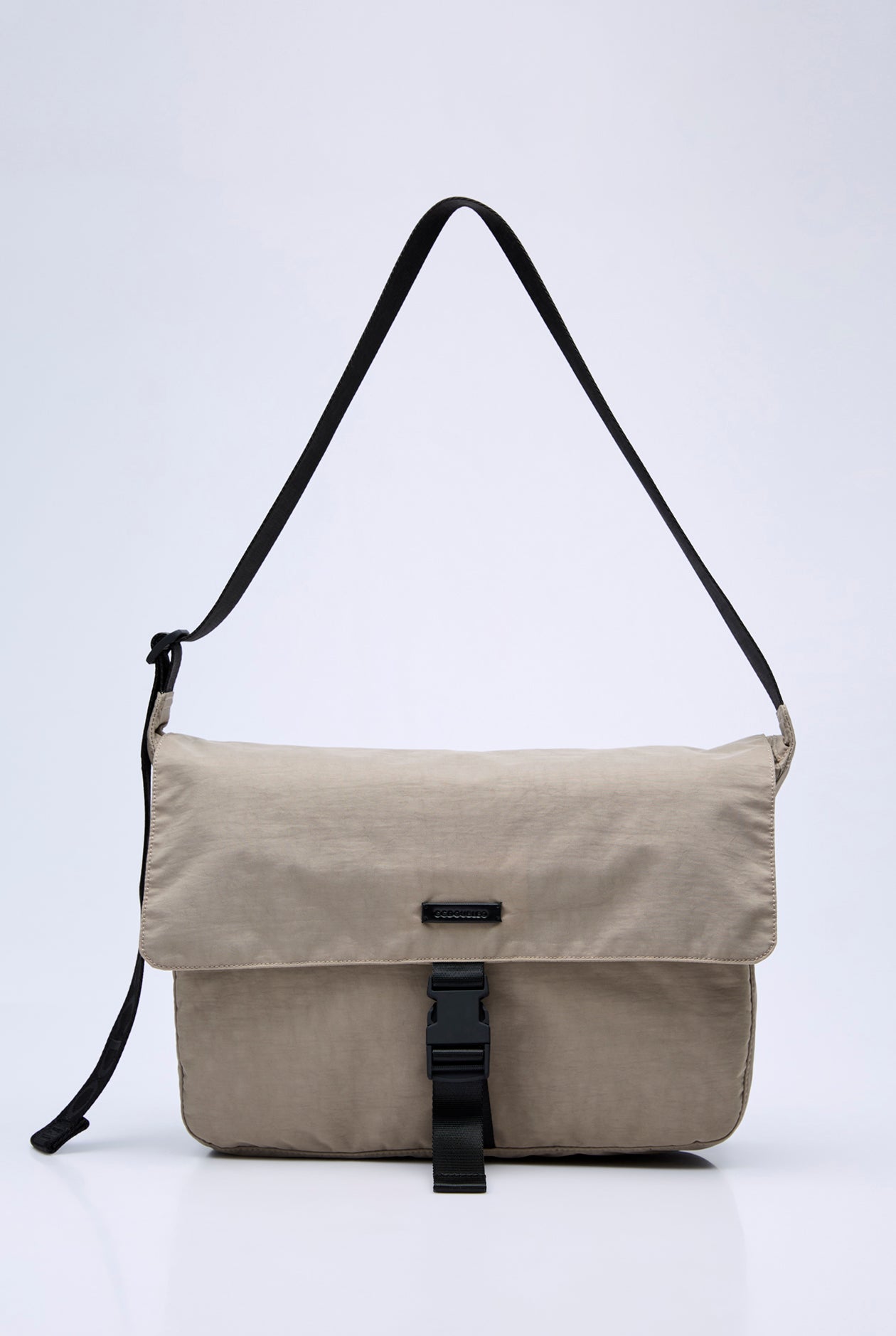 BUCKLE LOCK NYLON MESSENGER BAG