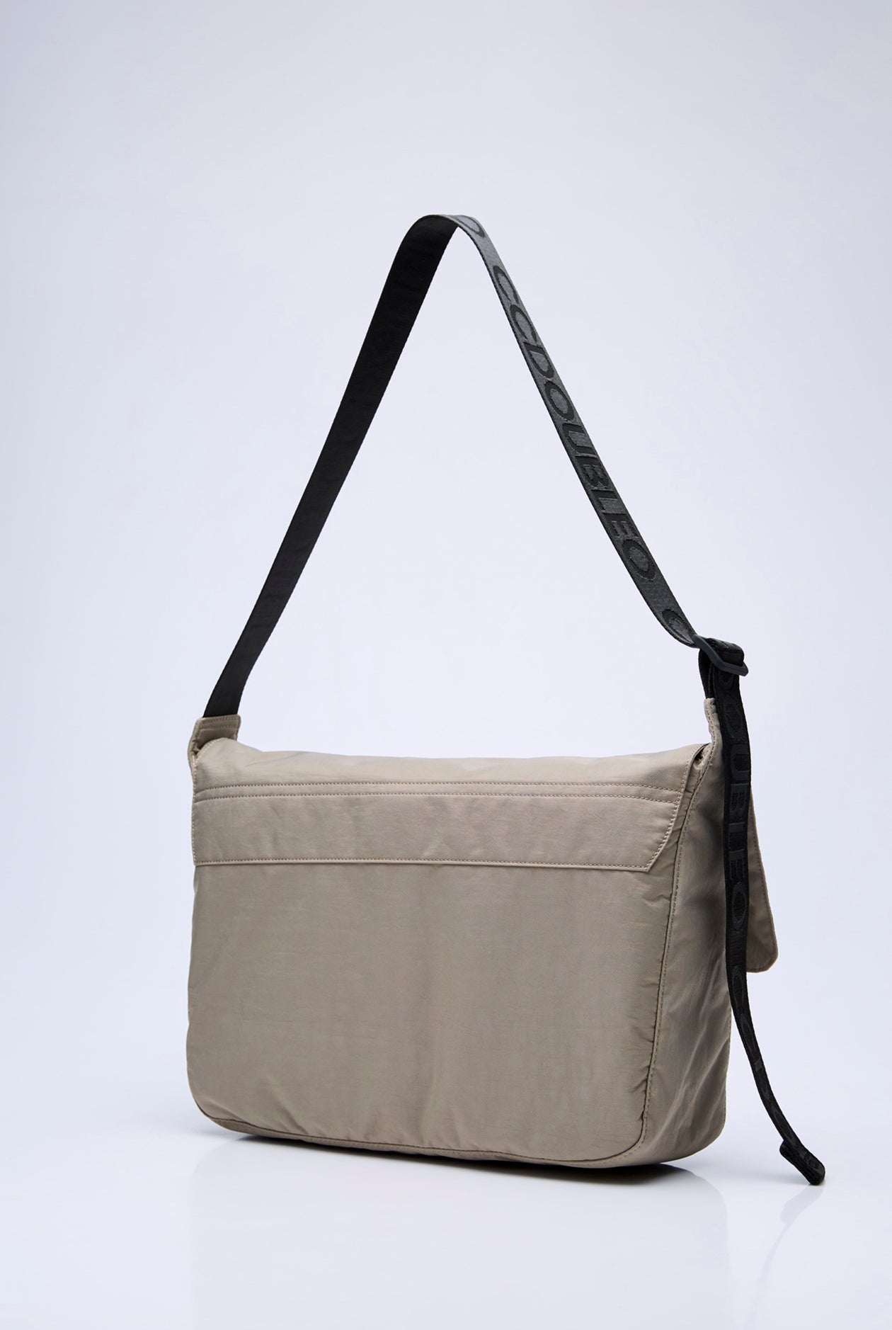 BUCKLE LOCK NYLON MESSENGER BAG
