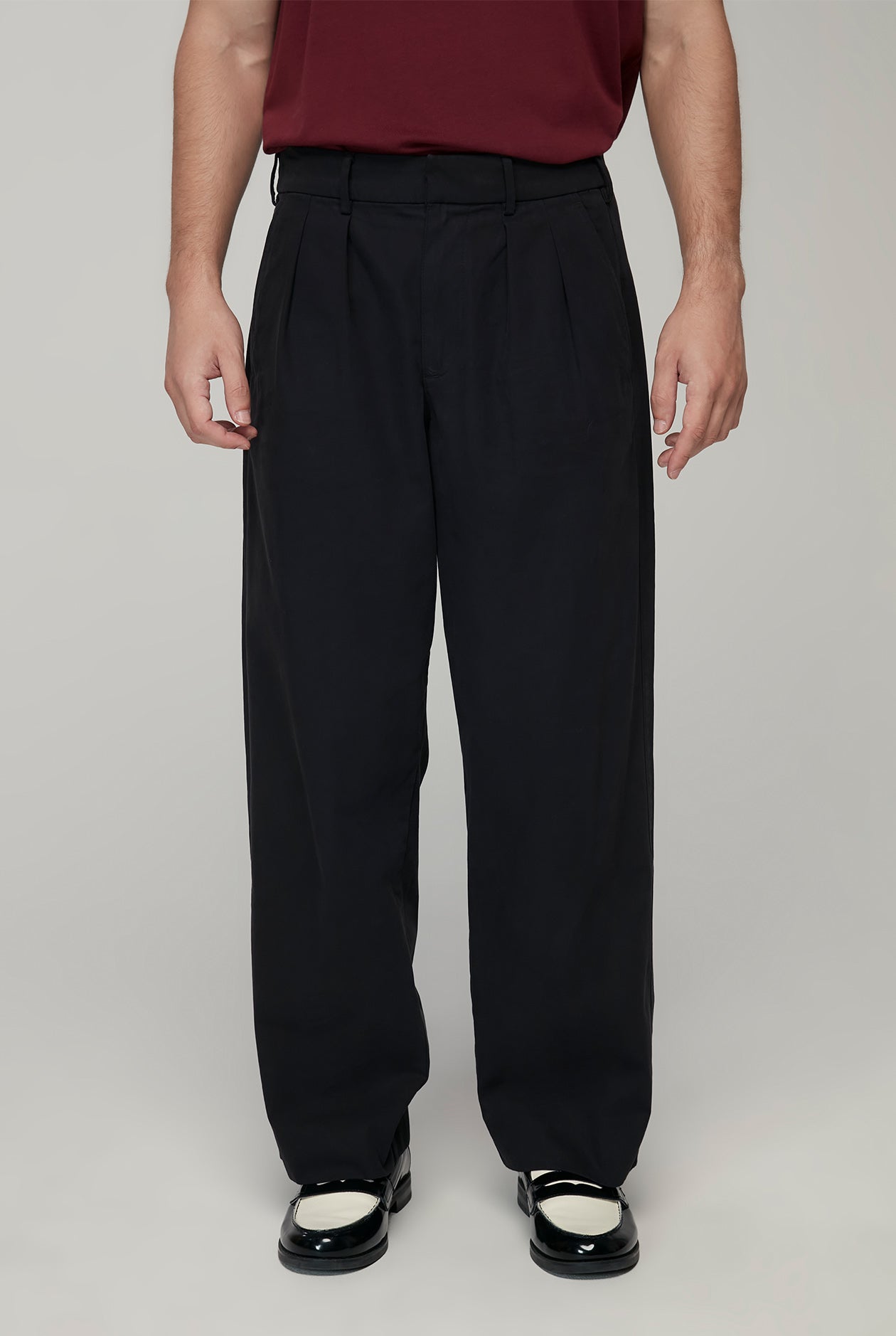 BLACK WIDE LEG PLEATED PANTS