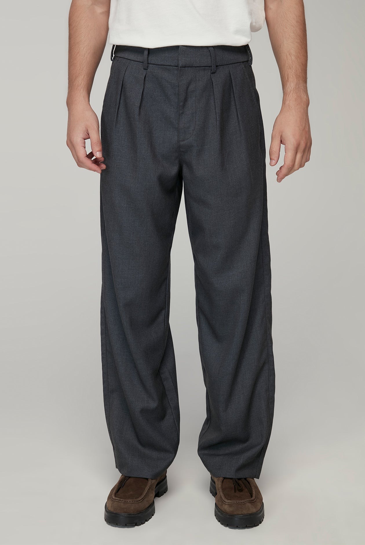 GREY WIDE LEG PLEATED PANTS