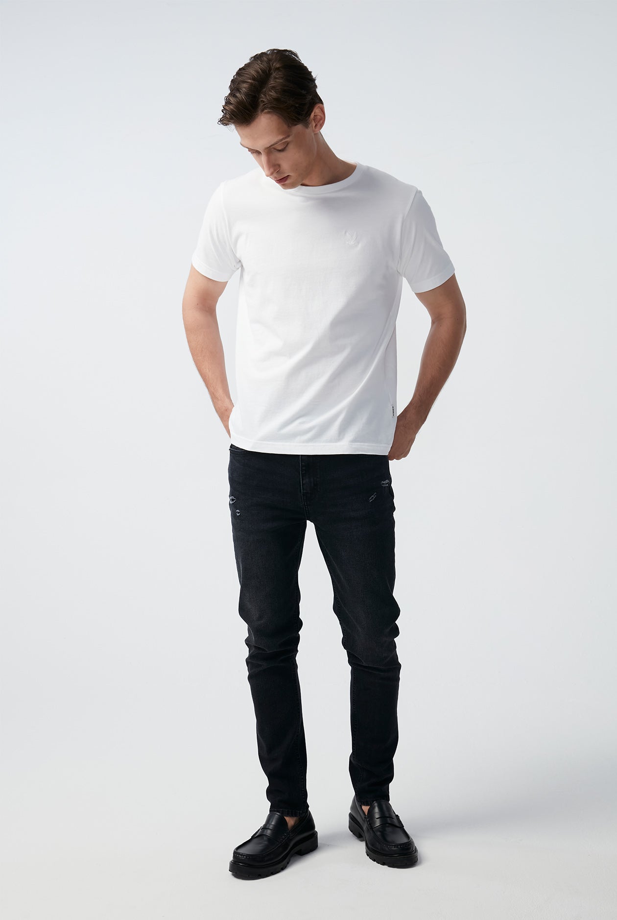 DESTROYED SKINNY JEANS