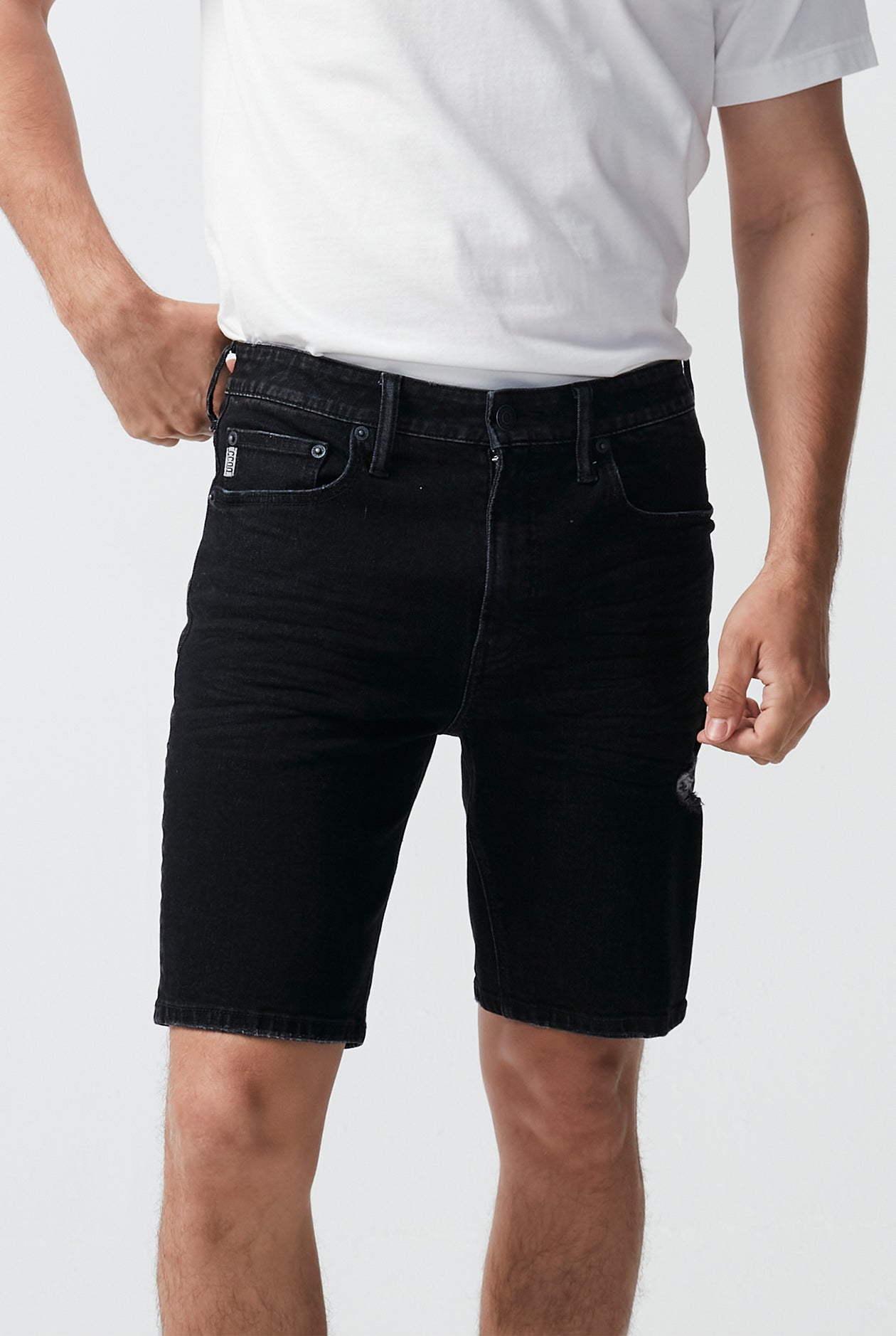 DESTROYED BLACK WASH SLIM SHORT JEANS