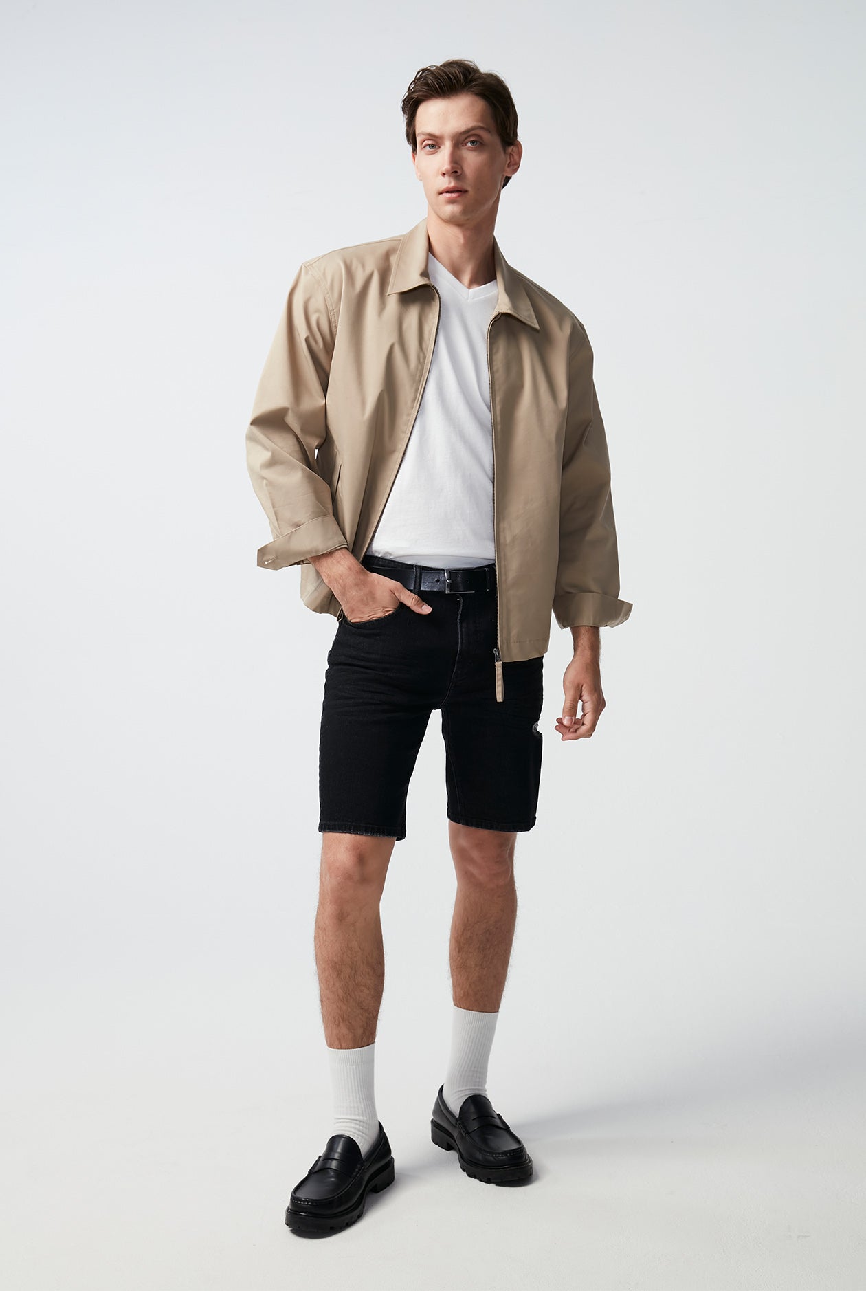 DESTROYED BLACK WASH SLIM SHORT JEANS