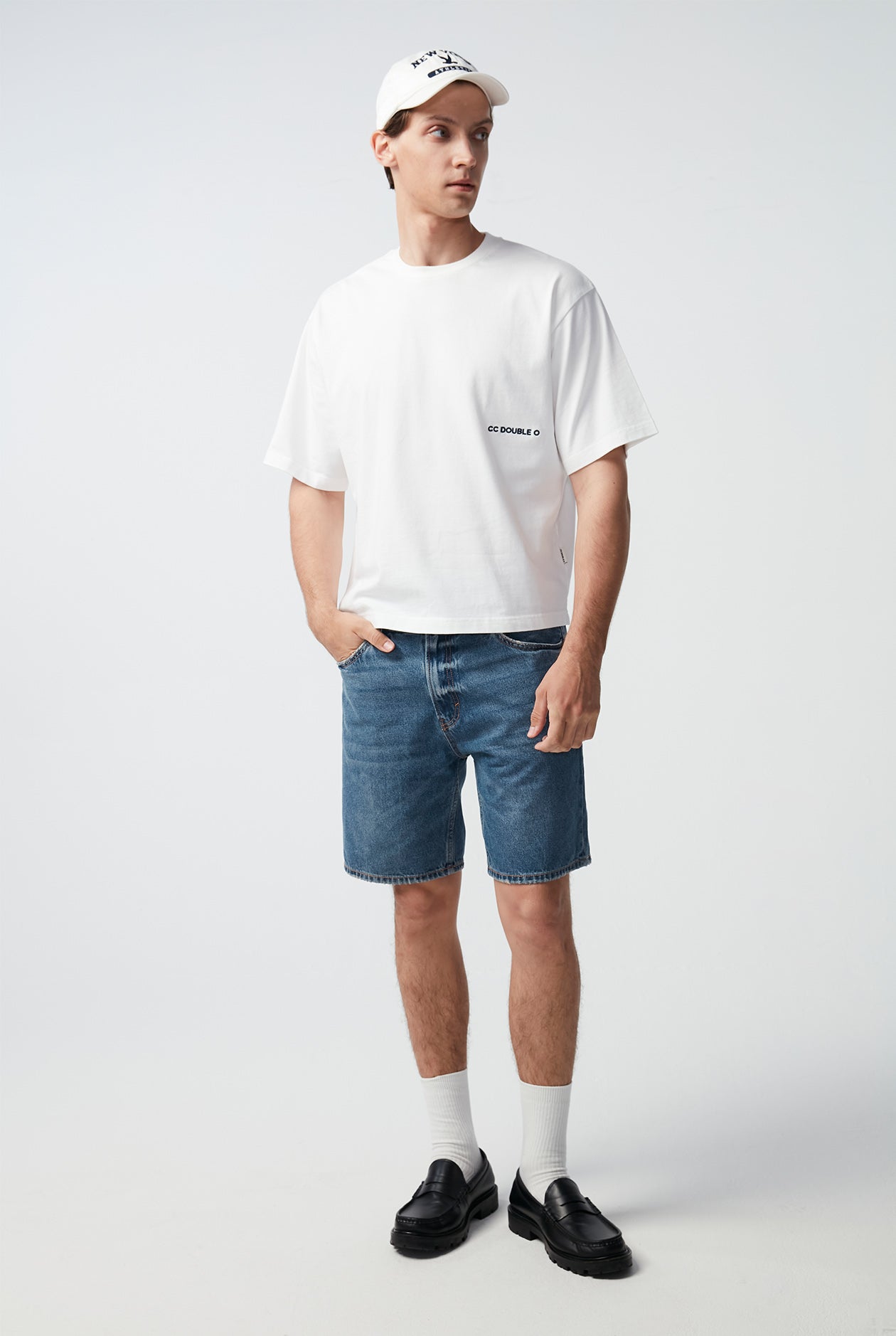 MEDIUM BLUE WASH REGULAR SHORT JEANS