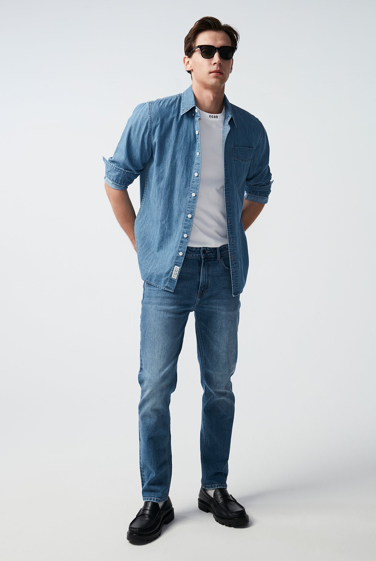 LIGHT BLUE WASH SLIM FIT JEANS
