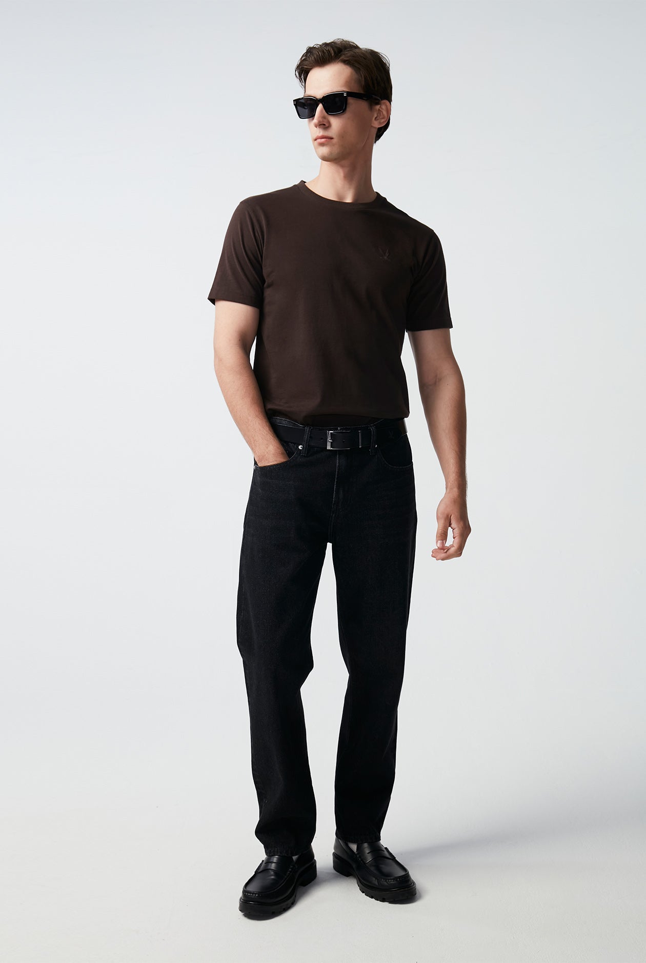BLACK WASH STRAIGHT FIT JEANS