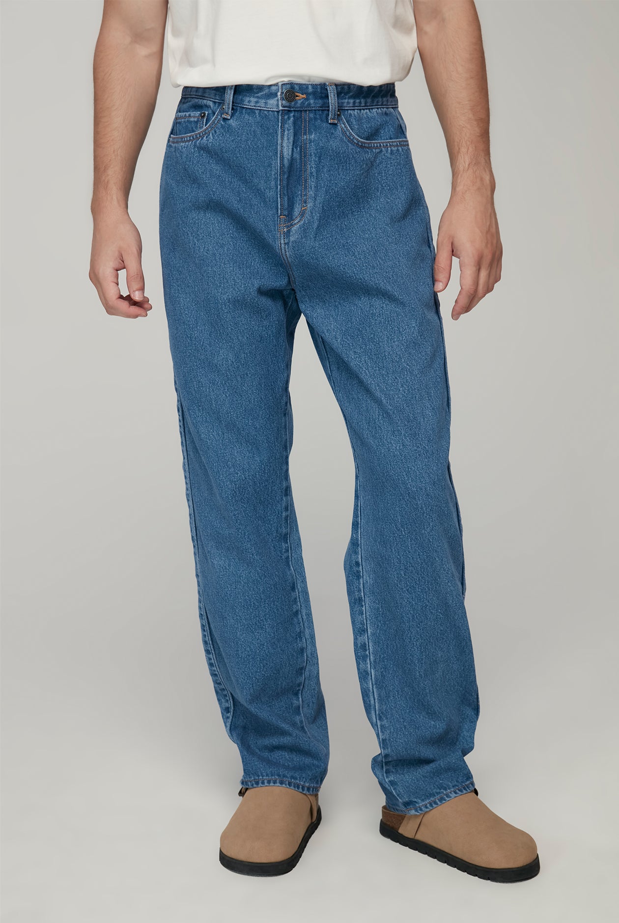 TRACK STRAIGHT LEG JEANS