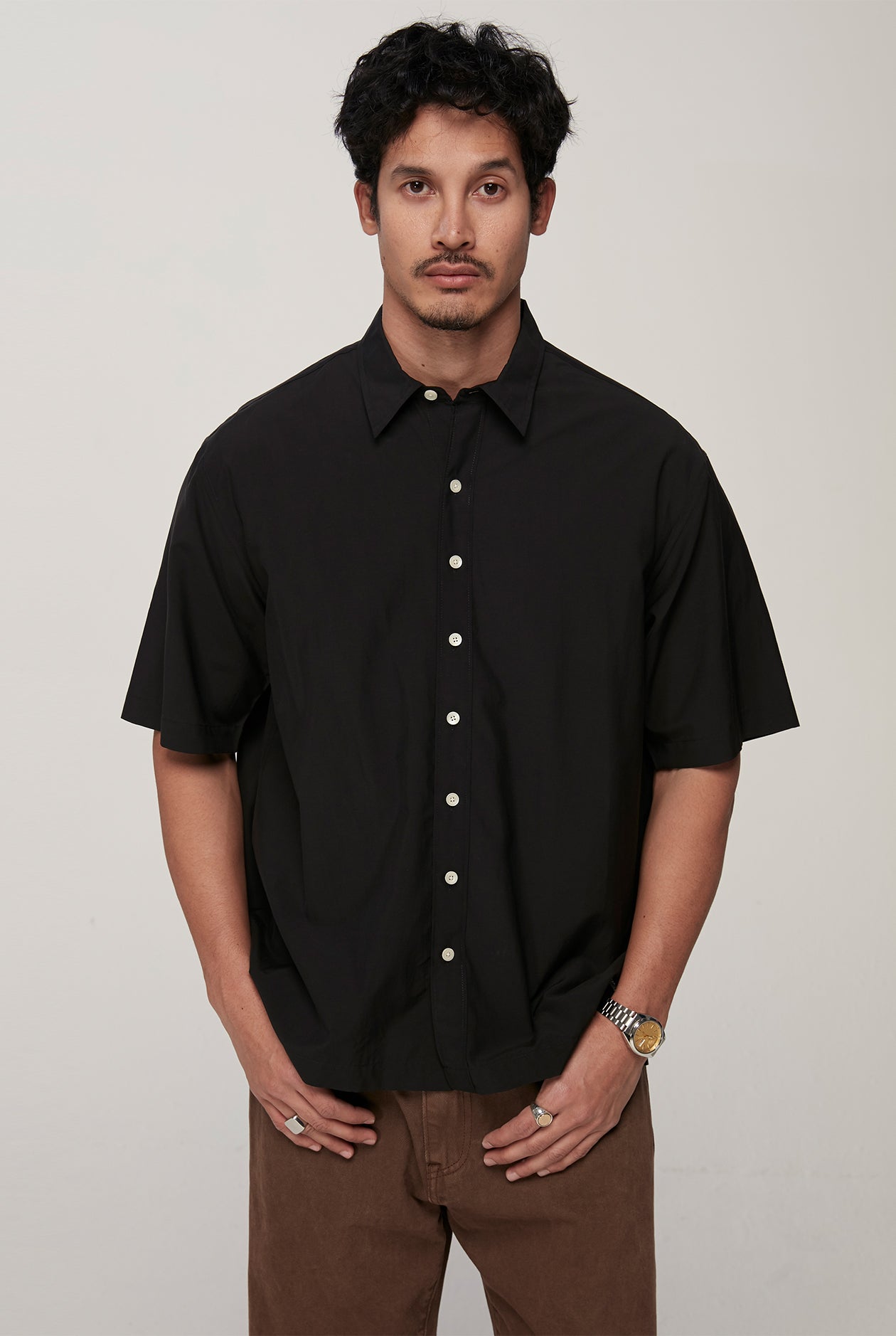 RELAXED BLACK SHORT SLEEVE SHIRT