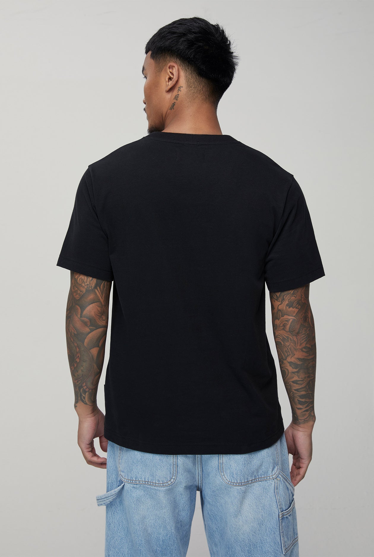 ON TONE BIRD LOGO SIGNATURE V-NECK TEE