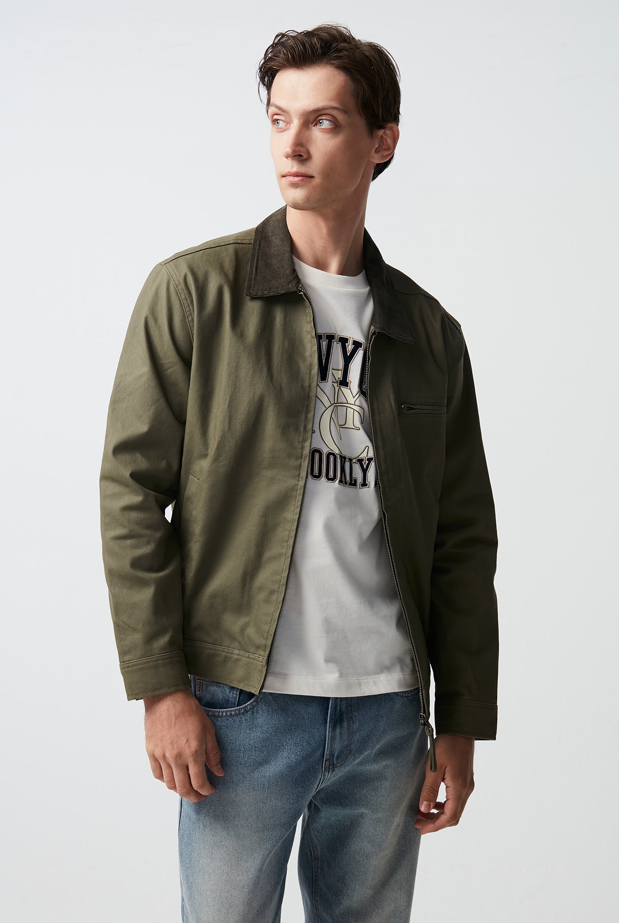 BROOKLYN NEW YORK VELVET PATCH GRAPHIC TEE