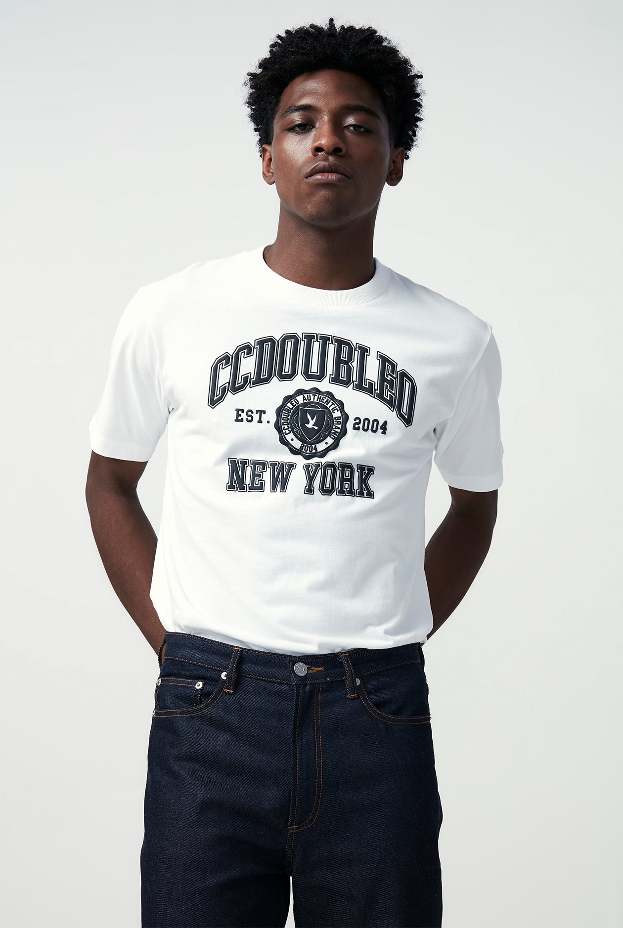 COLLEGE LOGO PRINTED GRAPHIC TEE