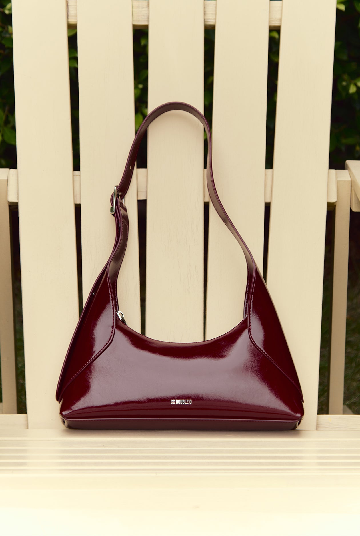 SLEEK SHOULDER BAG