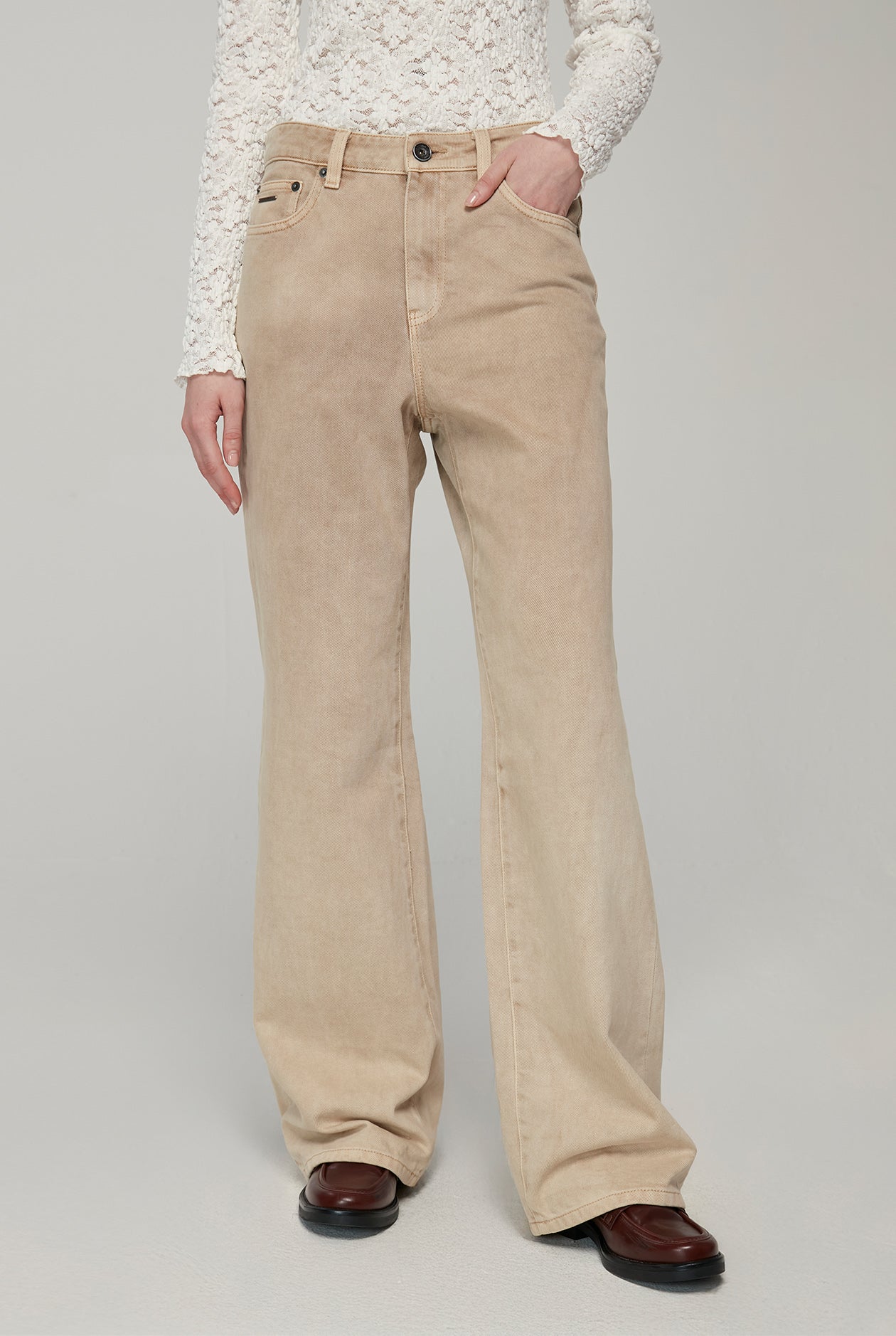 LOW-RISE BAGGY TROUSERS