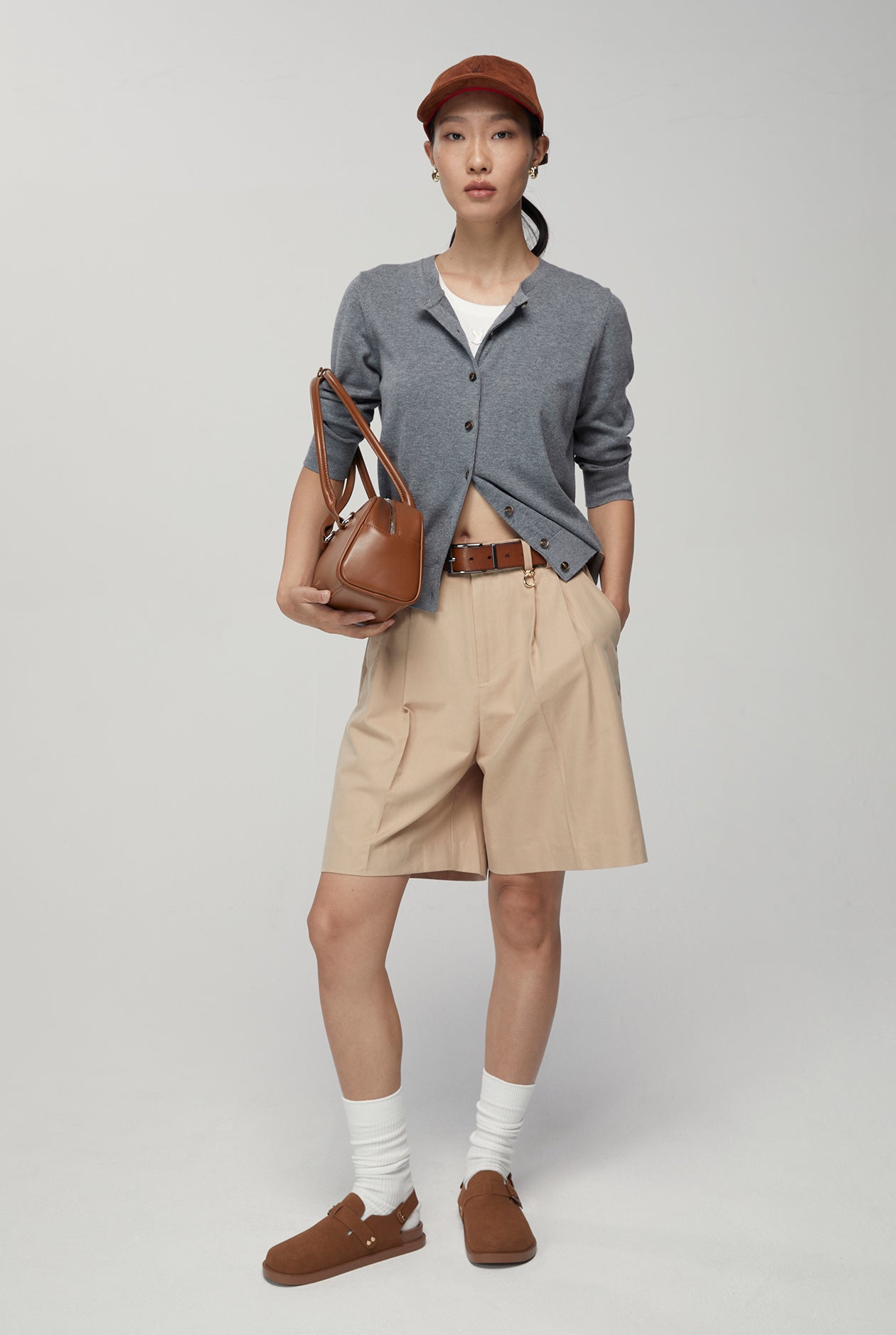 BERMUDA SHORT WITH CHARMING