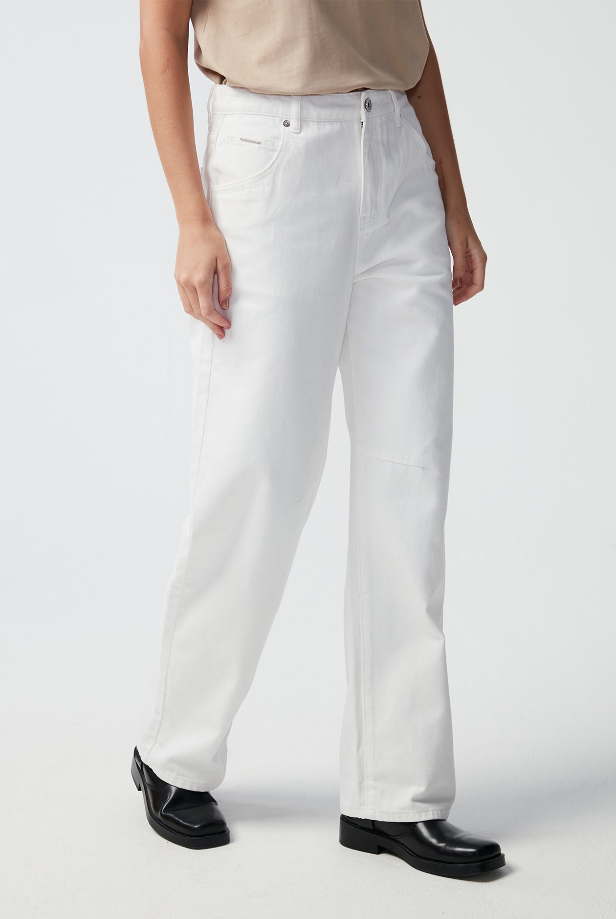 BARREL WHITE JEANS