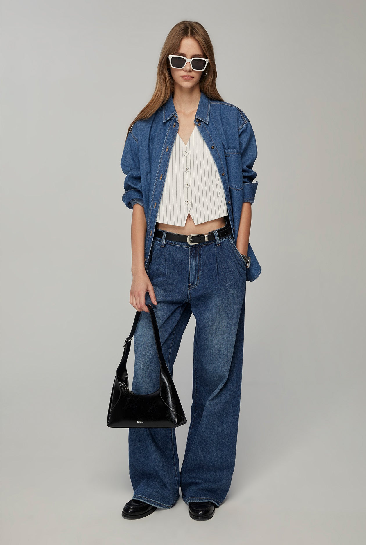 LOW-RISE PLEAT RELAX JEANS