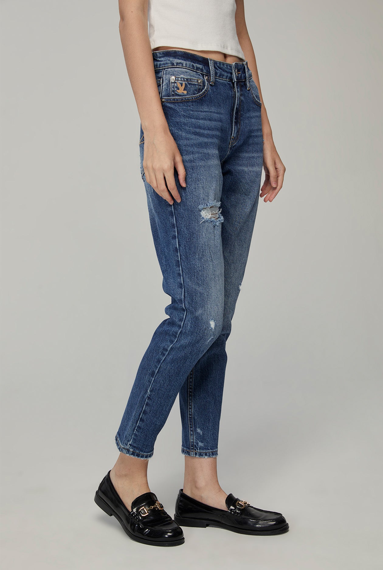 LOW-RISE RIPPED SKINNY JEANS