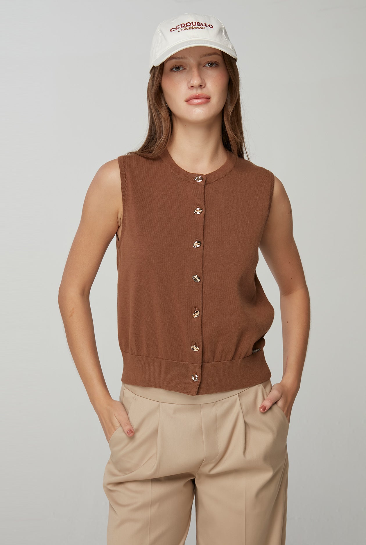 FINE-KNITTED VEST