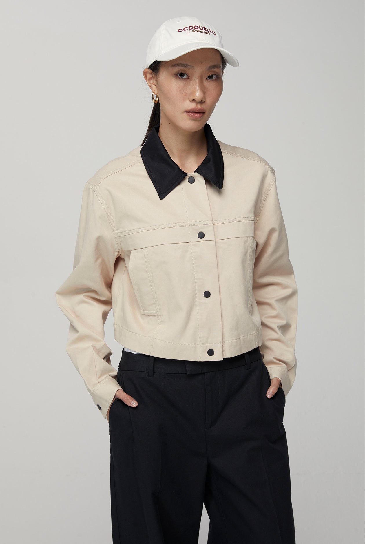 CONTRAST COLLAR CROPPED JACKET