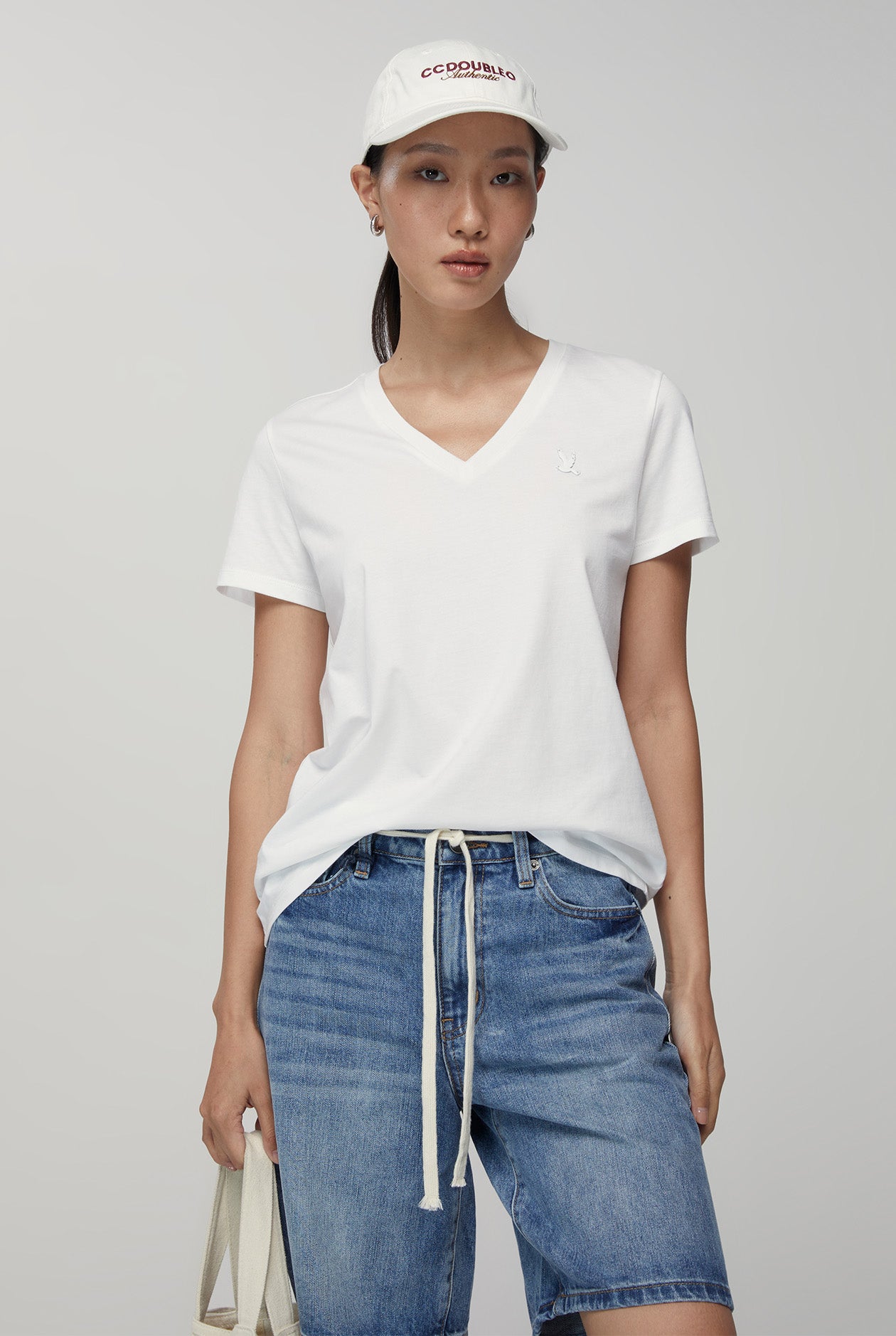 V-NECK TEE