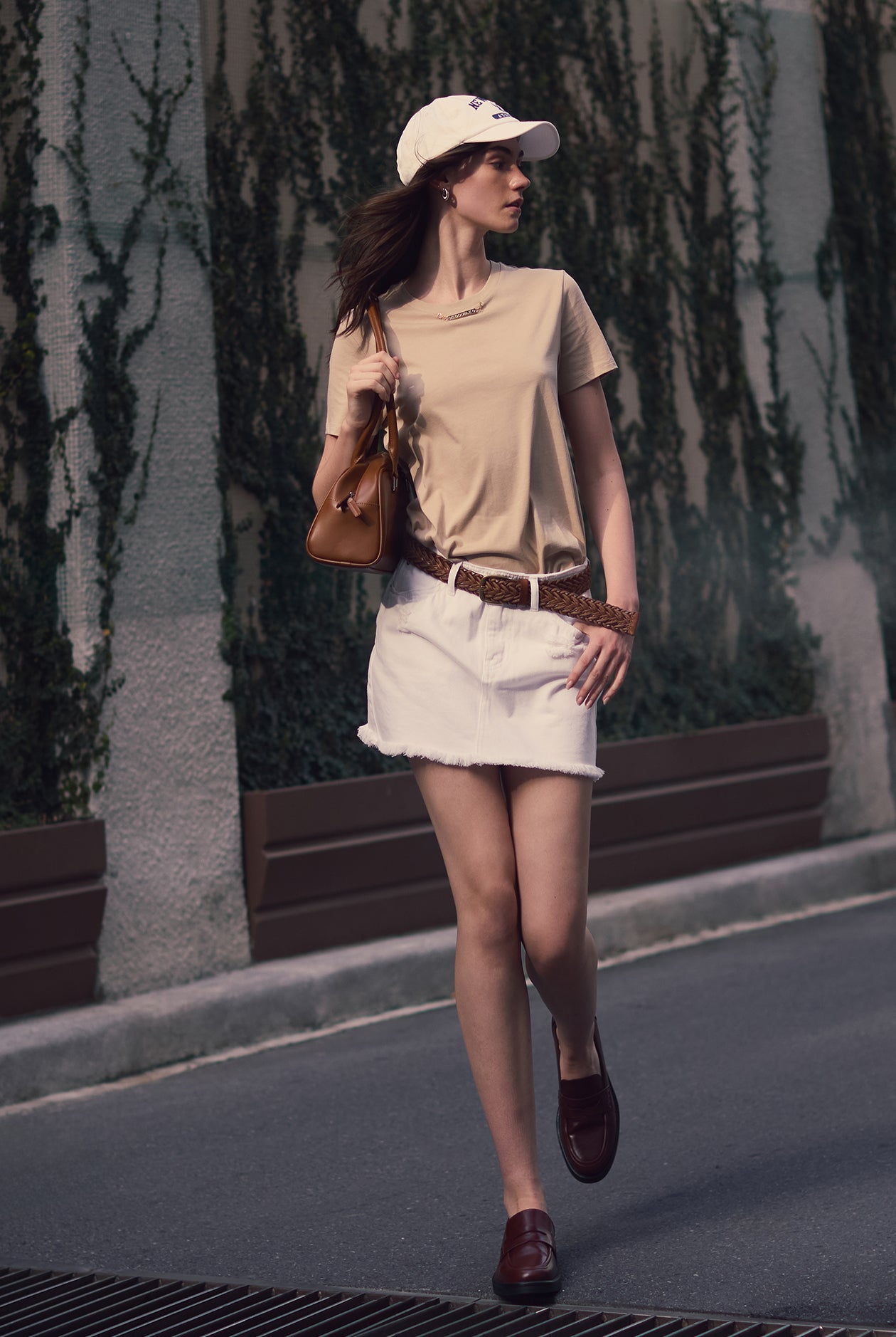 ROUND NECK TEE WITH CHARMING