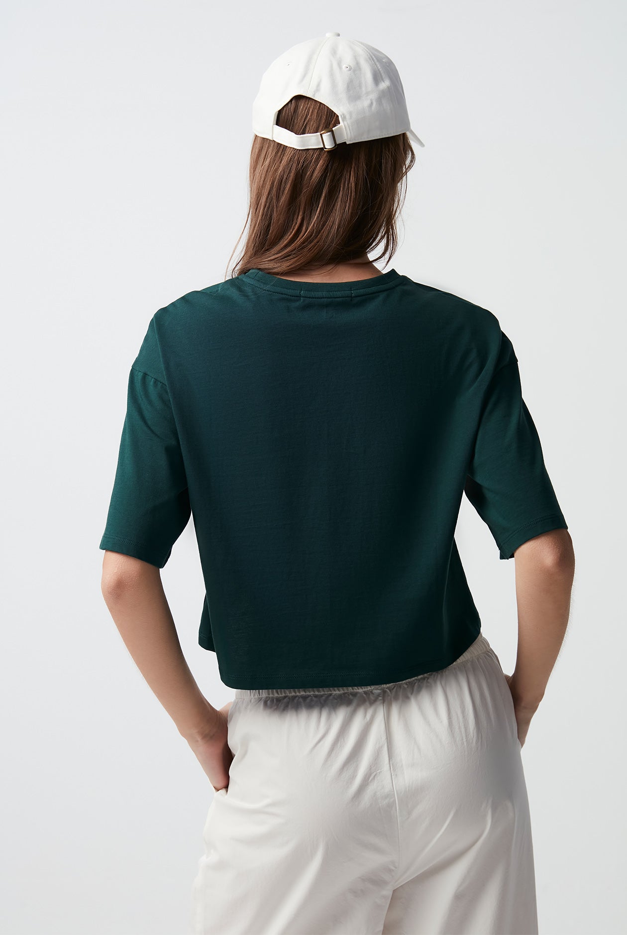 ATHLETICS GRAPHIC CROPPED TEE