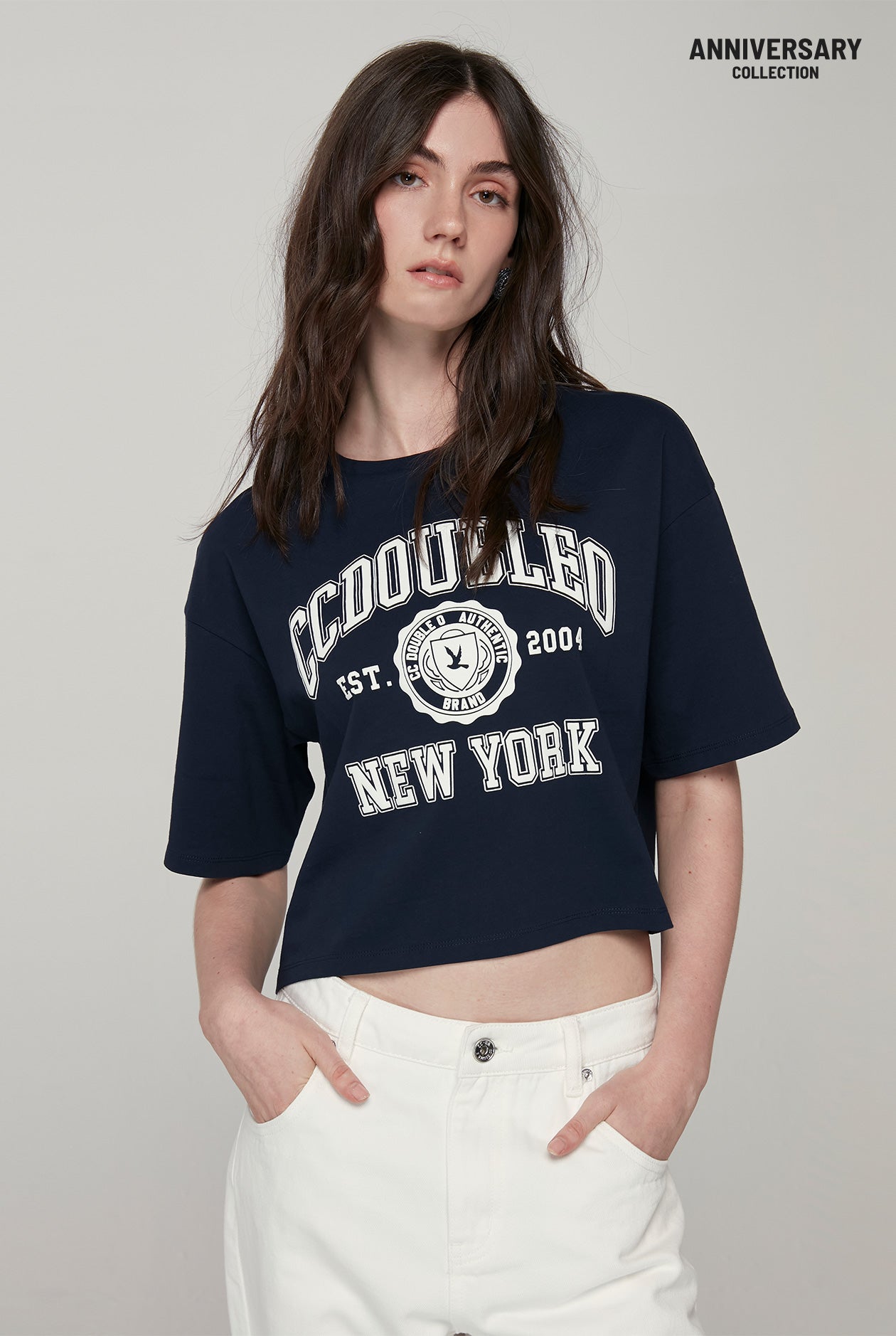 20th ANNIVERSARY LOGO GRAPHIC CROPPED TEE