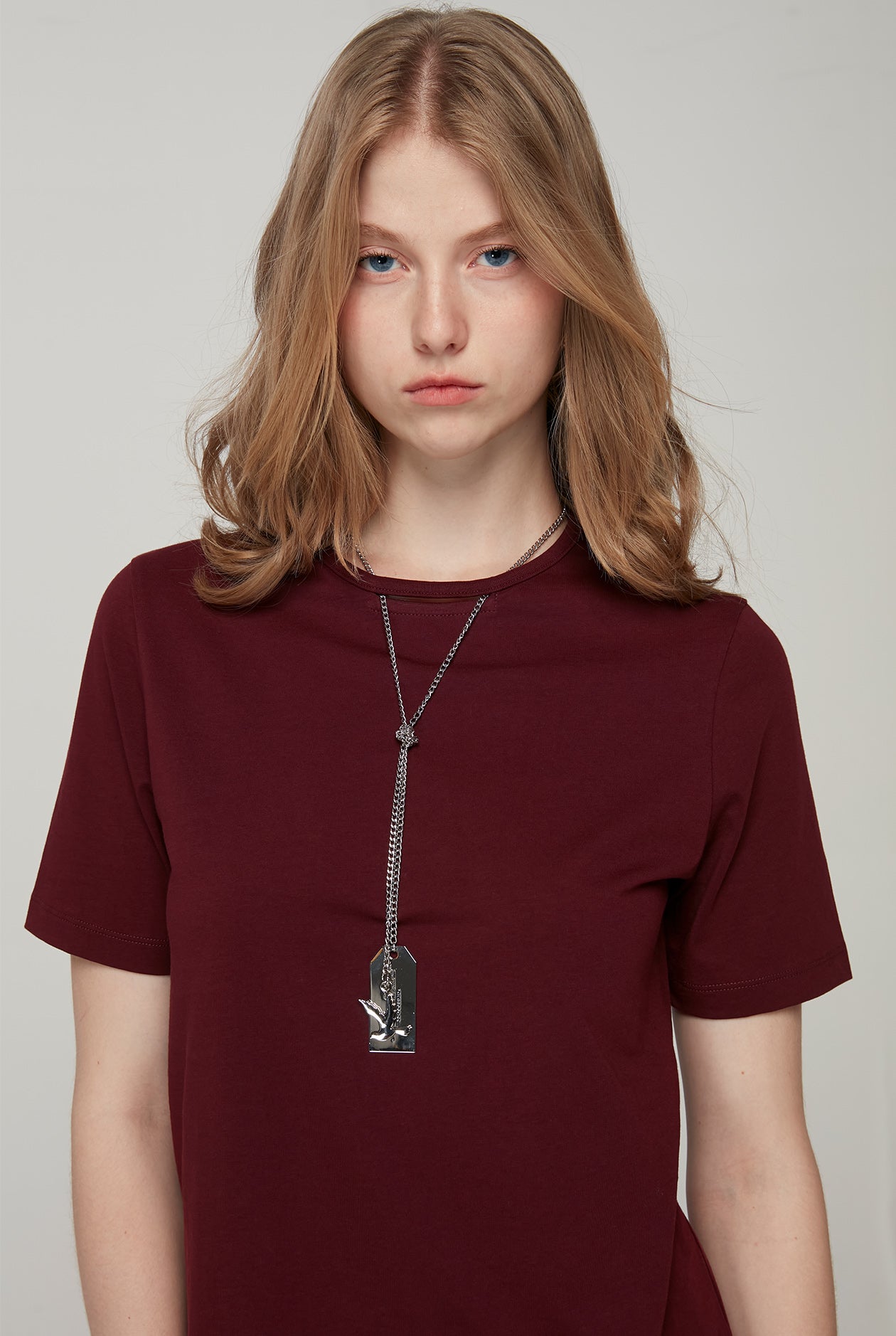 SHORT SLEEVE TEE WITH NECKLACE