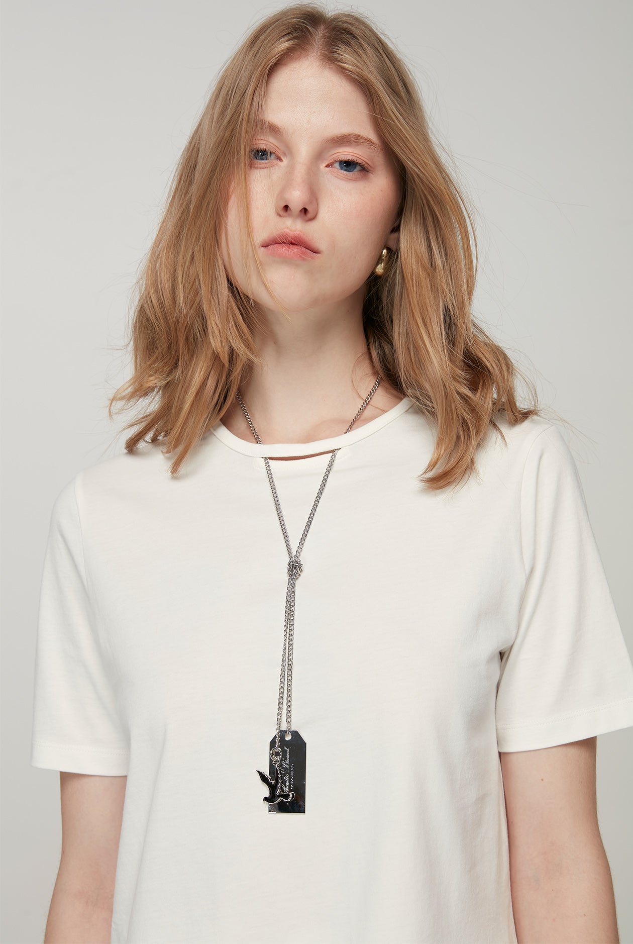 SHORT SLEEVE TEE WITH NECKLACE