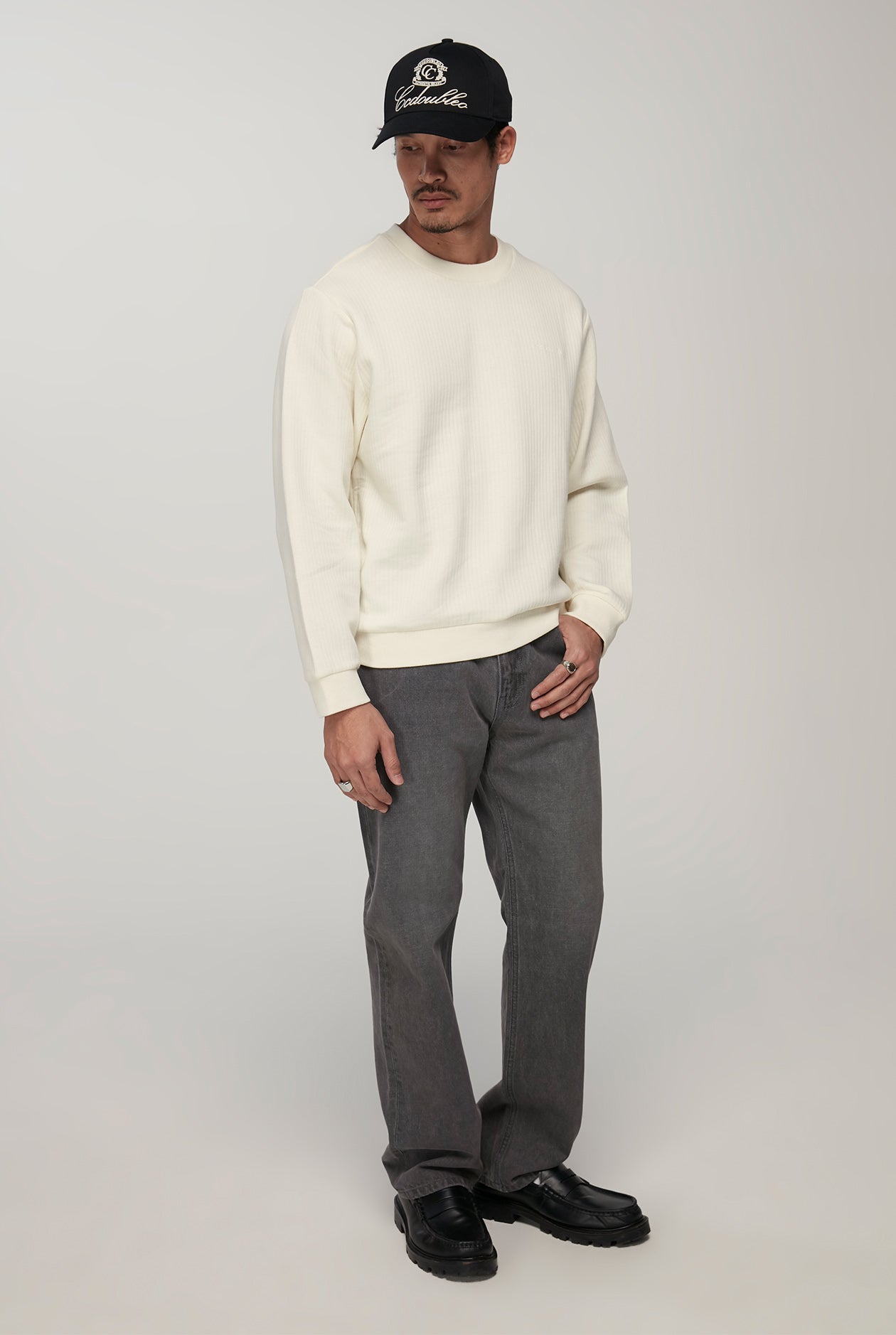 GREY WASH STRAIGHT FIT DENIM