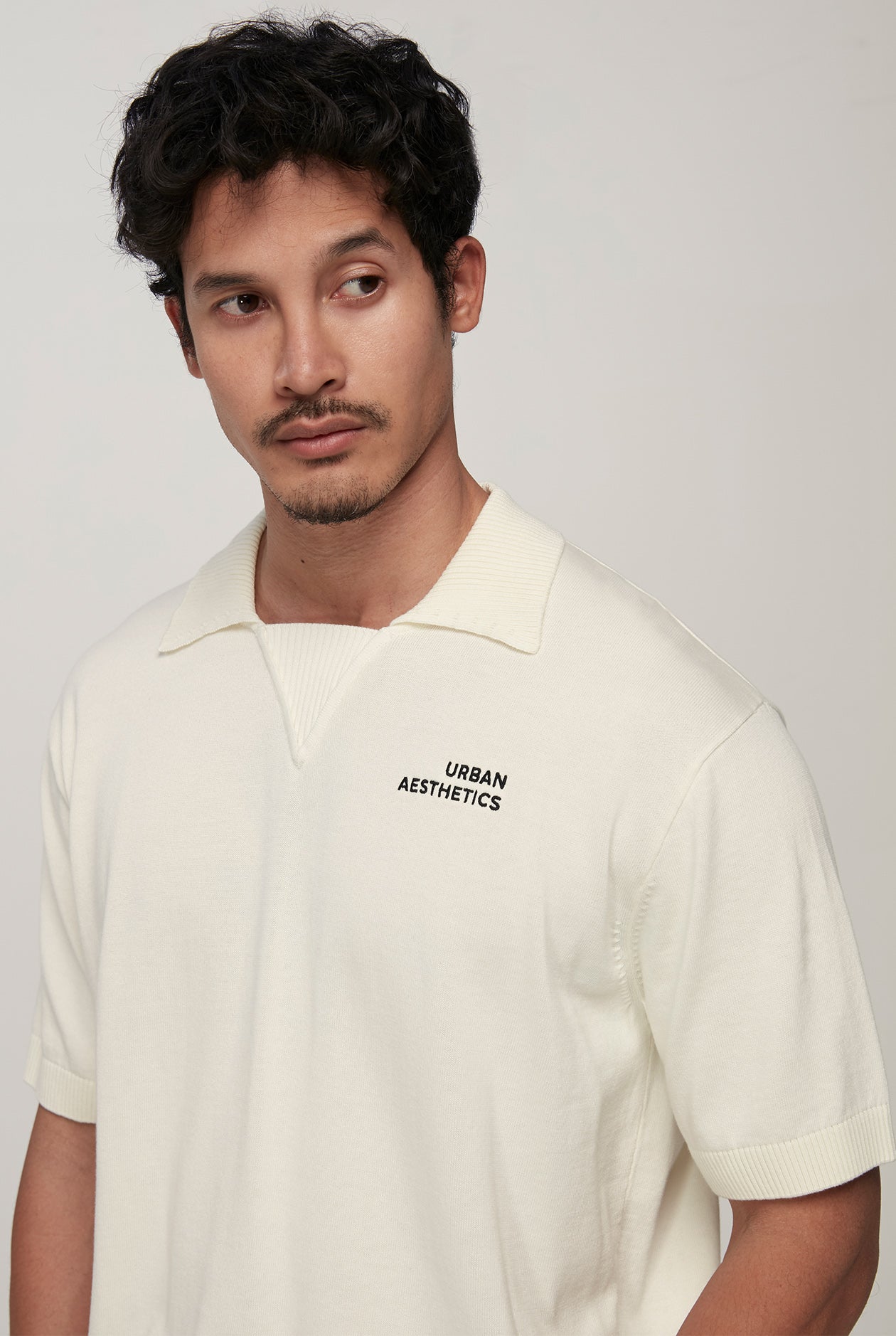 RELAXED KNITTED POLO WITH CHEST LOGO