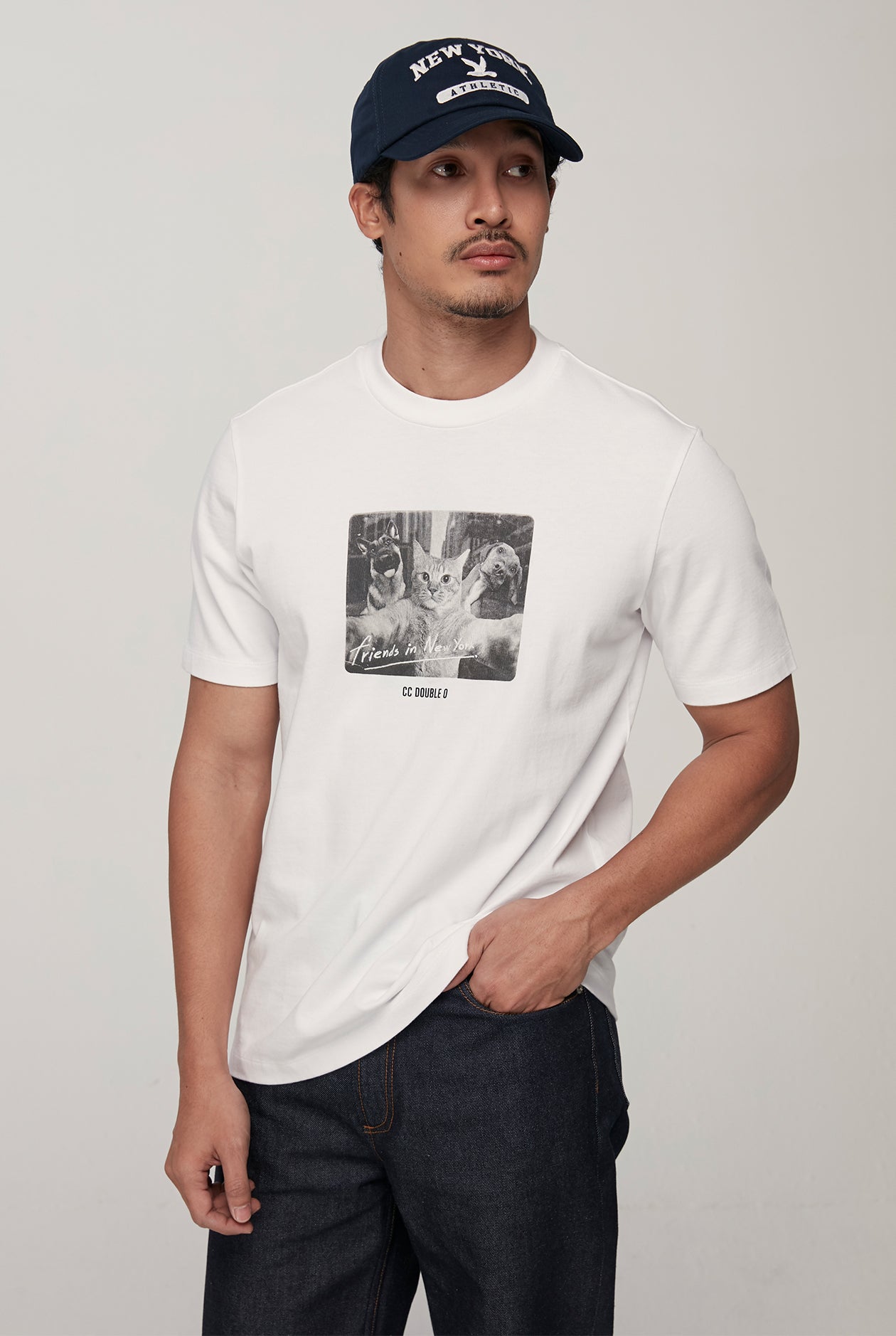 CAT AND DOG SELFIE GRAPHIC TEE