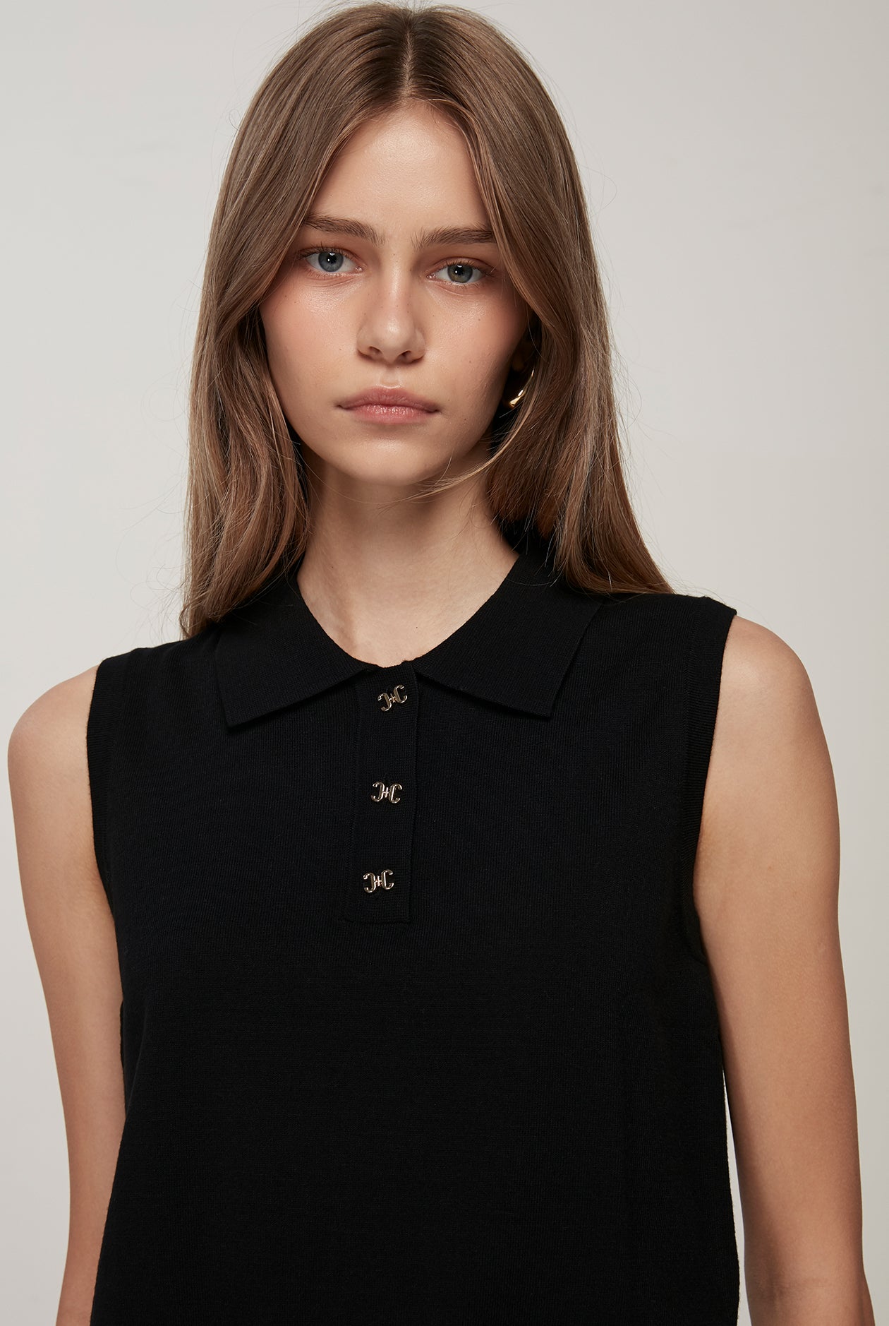 CLASSIC SLEEVELESS KNITTED POLO