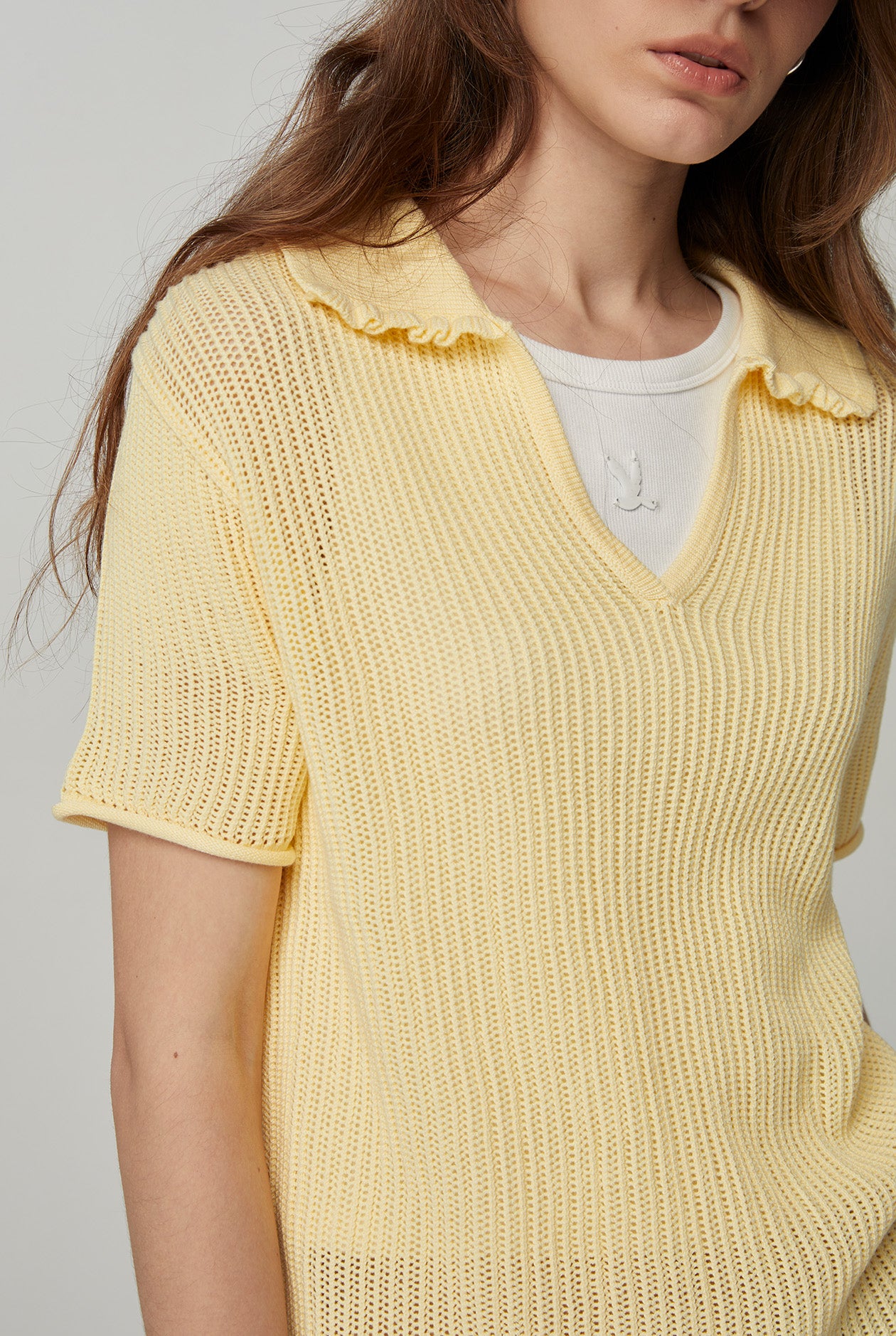 RUFFLED COLLAR RIBBED POLO