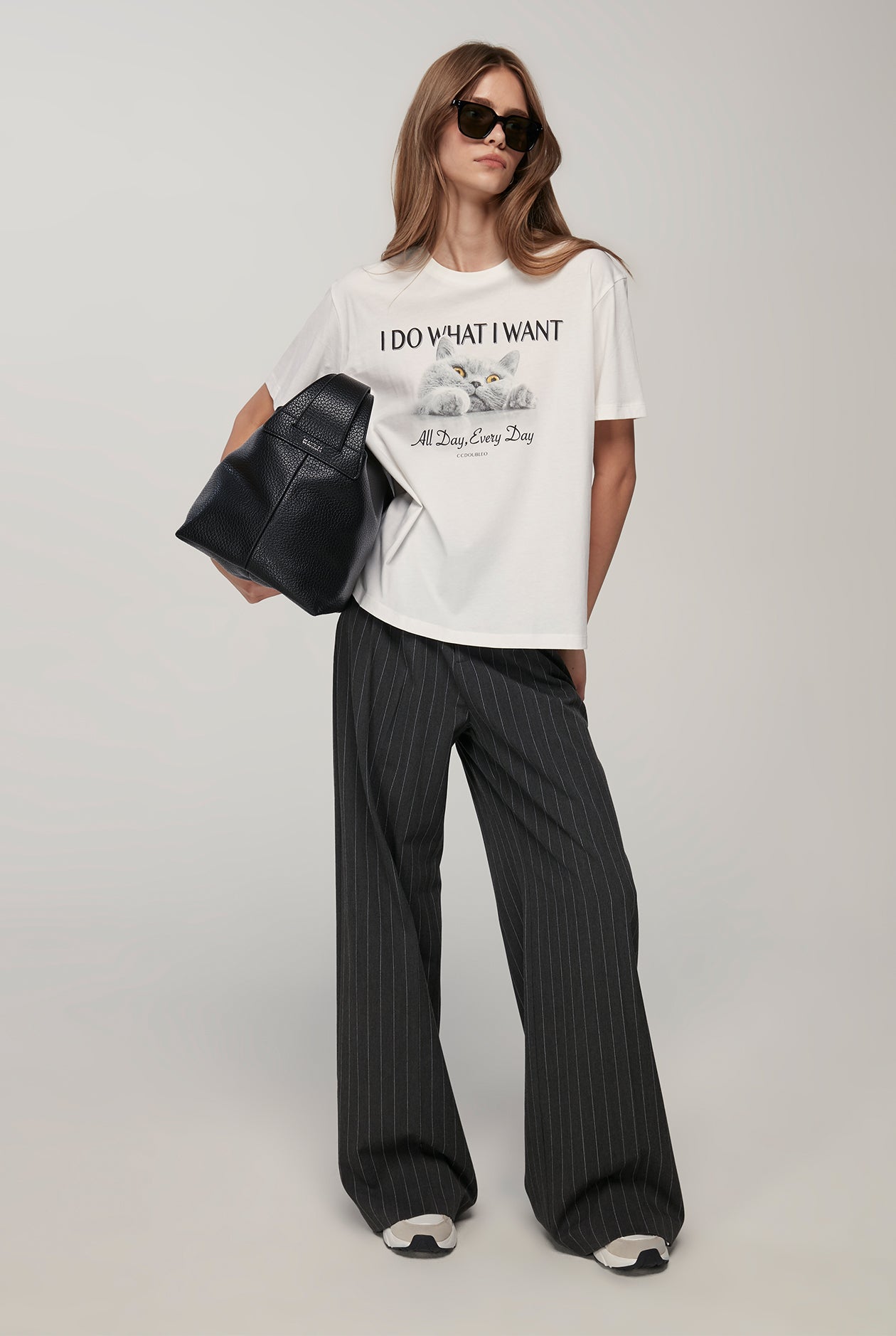 LOVELY CAT GRAPHIC TEE