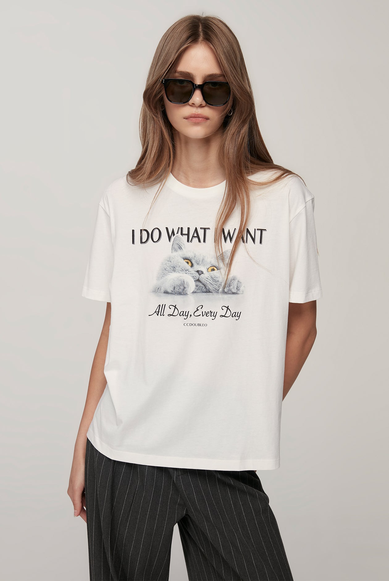 LOVELY CAT GRAPHIC TEE