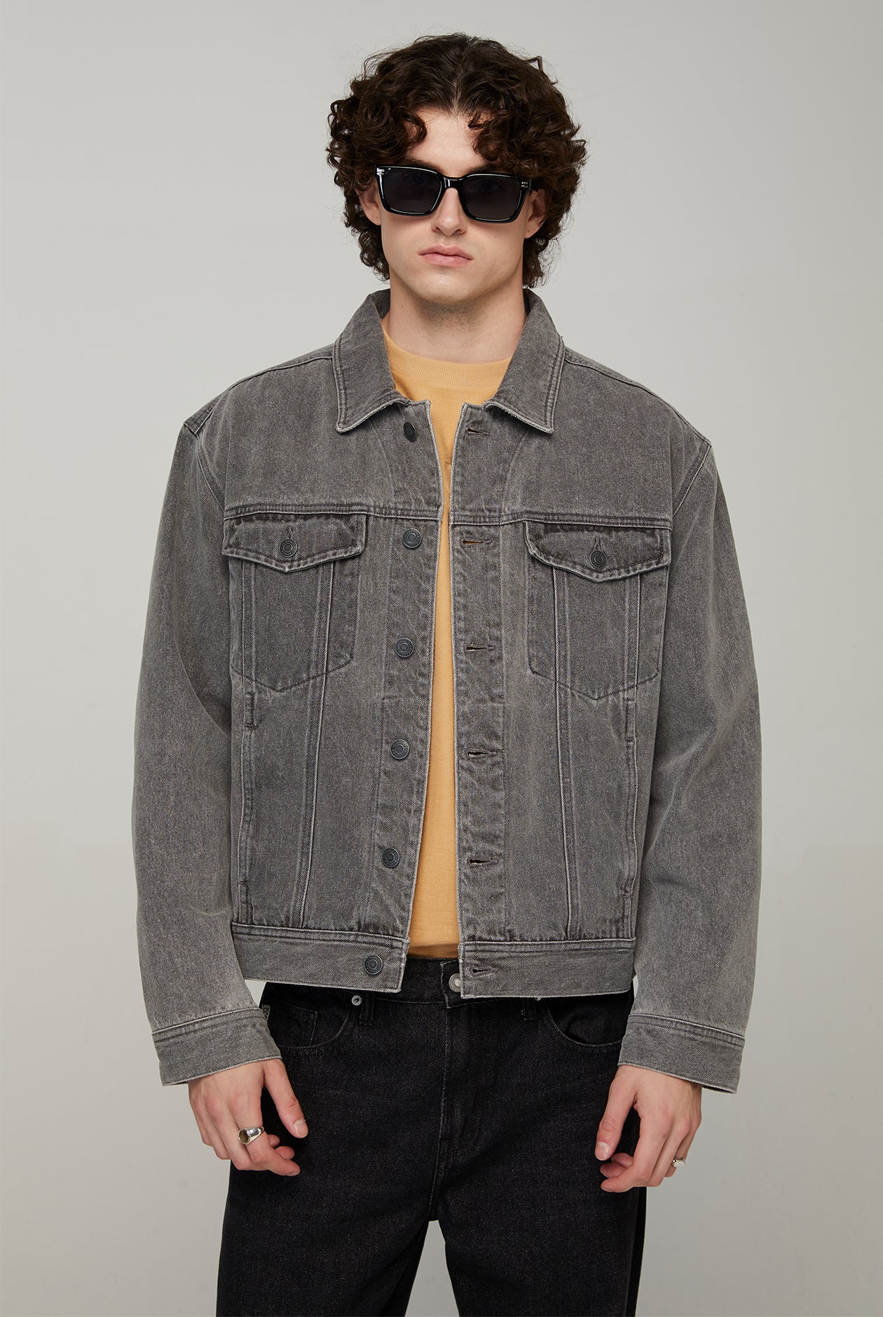 TRUCKER DENIM JACKET