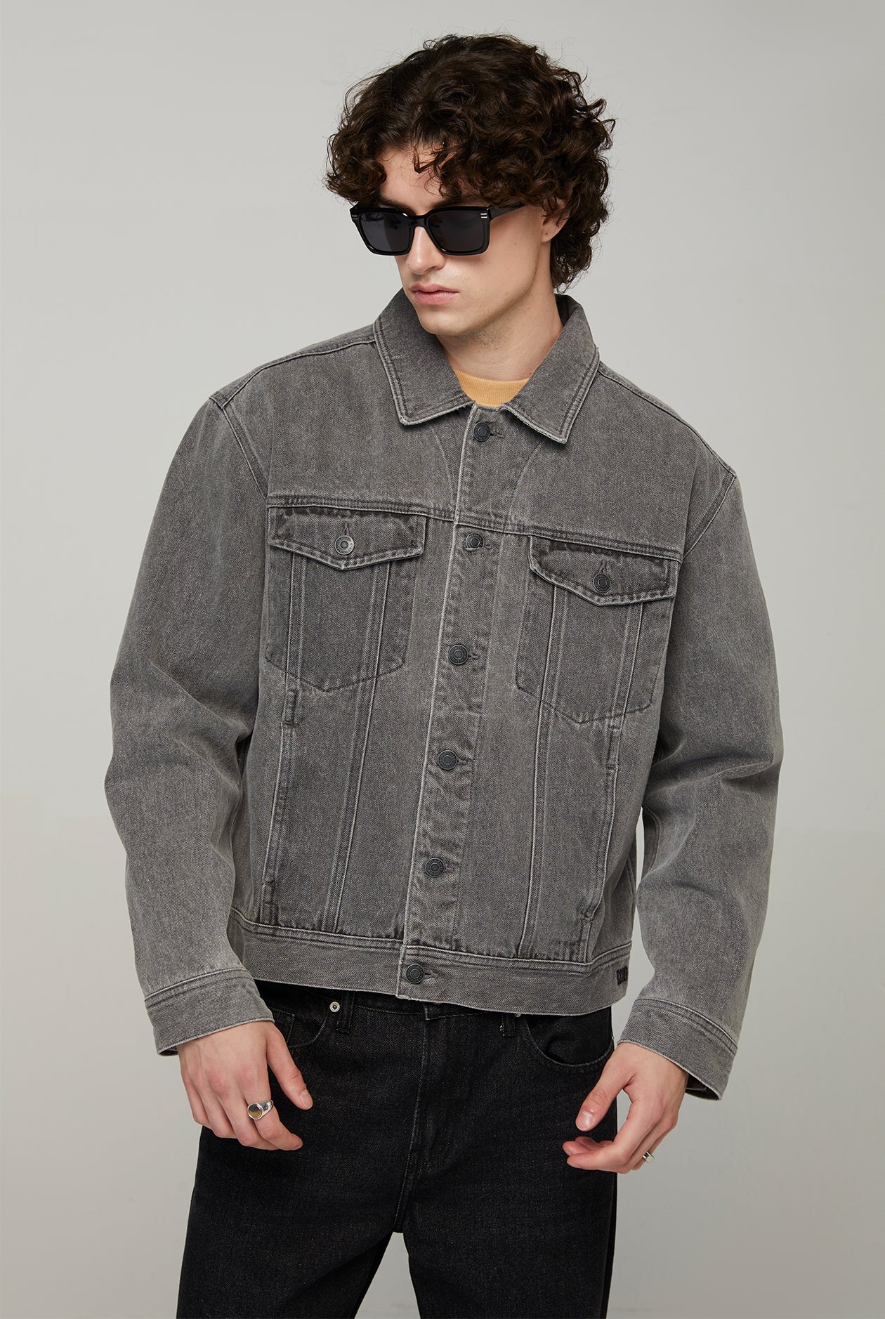 TRUCKER DENIM JACKET