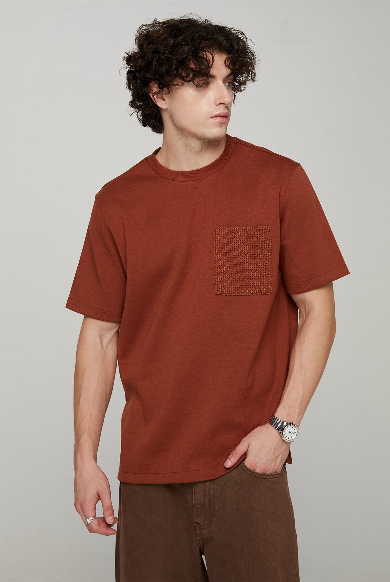 RELAXED ON TONE POCKET TEE