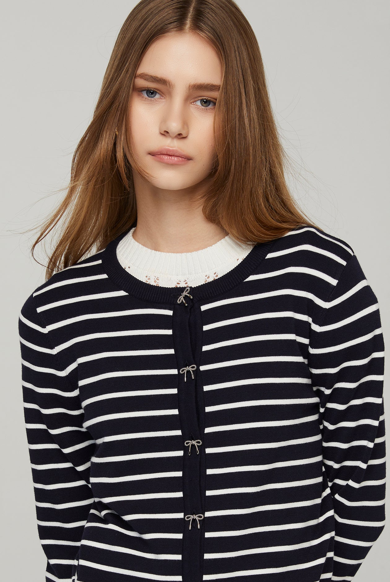 BOW BUTTON STRIPED CARDIGAN
